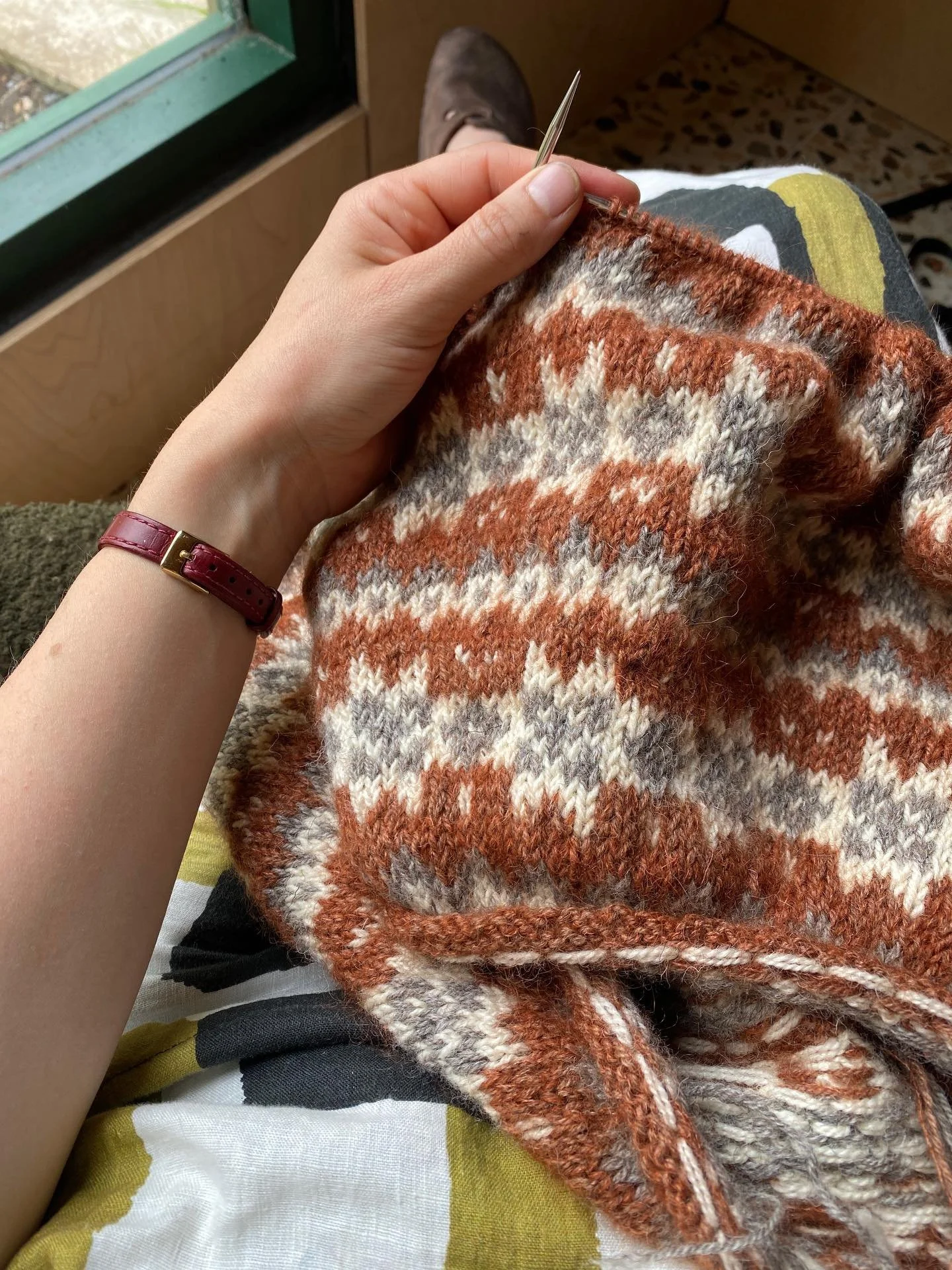 Just getting back into my #maxinesweater @_laurapenrose_ that I started oh so long ago!