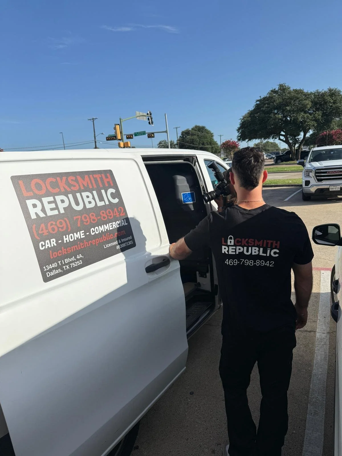 tech standing near branding van .jpeg