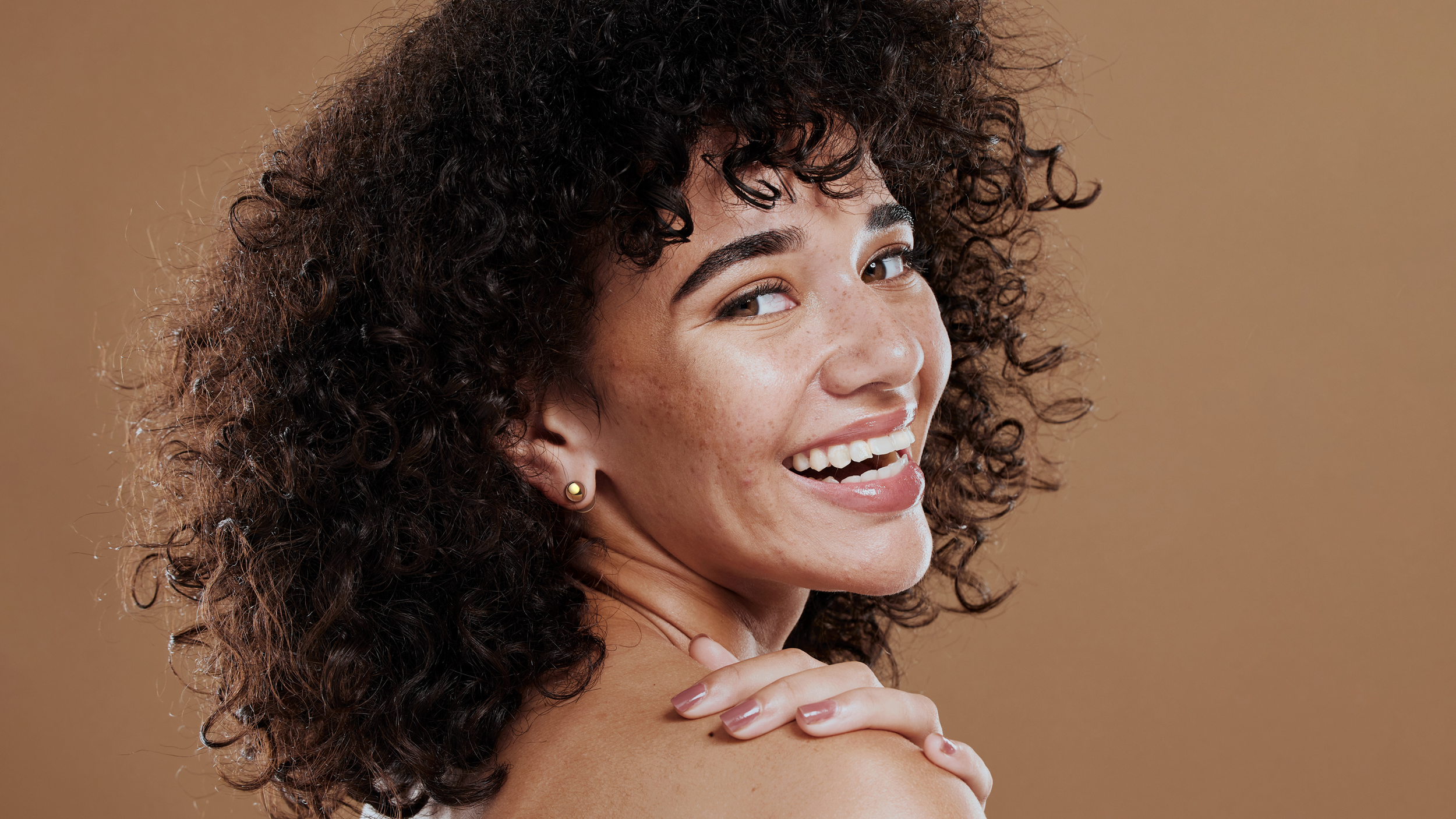 Incora Smart Earring in use