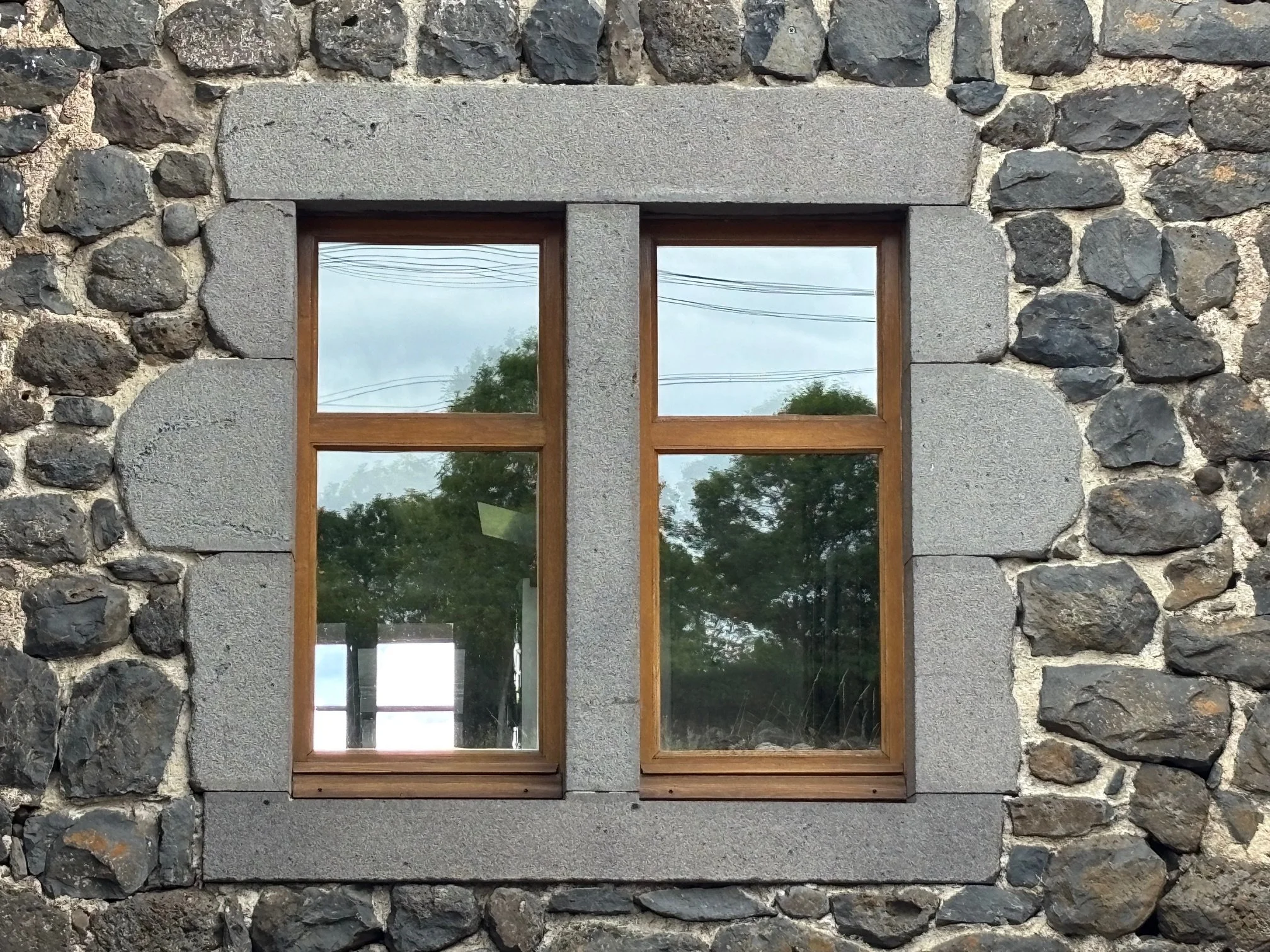 Ouverture-pierre-fenêtre-meneau-extérieur.jpg