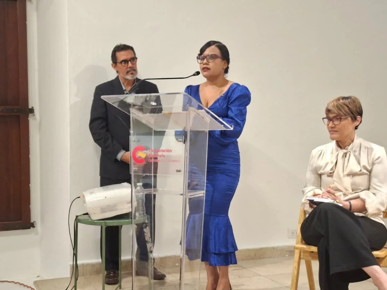 Río de Oro Editores presentó los poemarios Milagros de la noche y Echoes &amp; Constellations, de Rosse Mesa