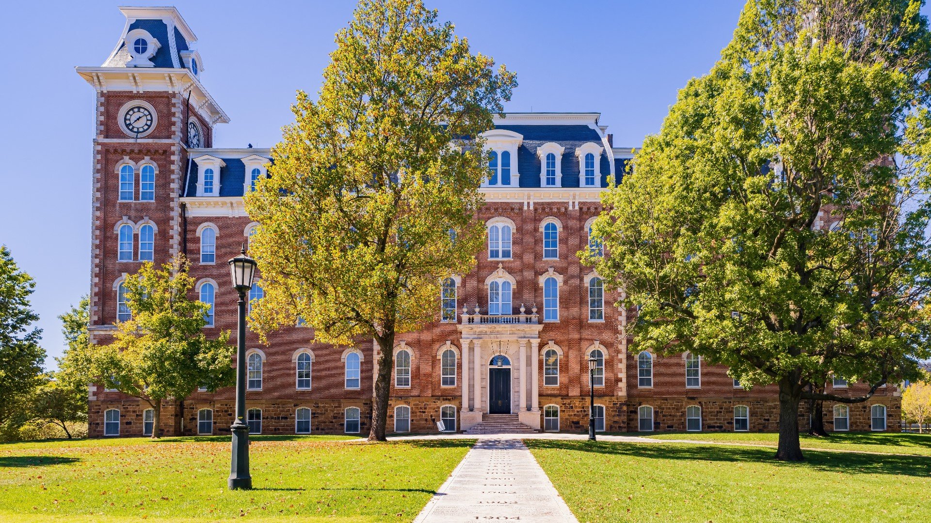 Old Main in Fayetteville Arkansas showcasing mobile car detailing services in Fayetteville