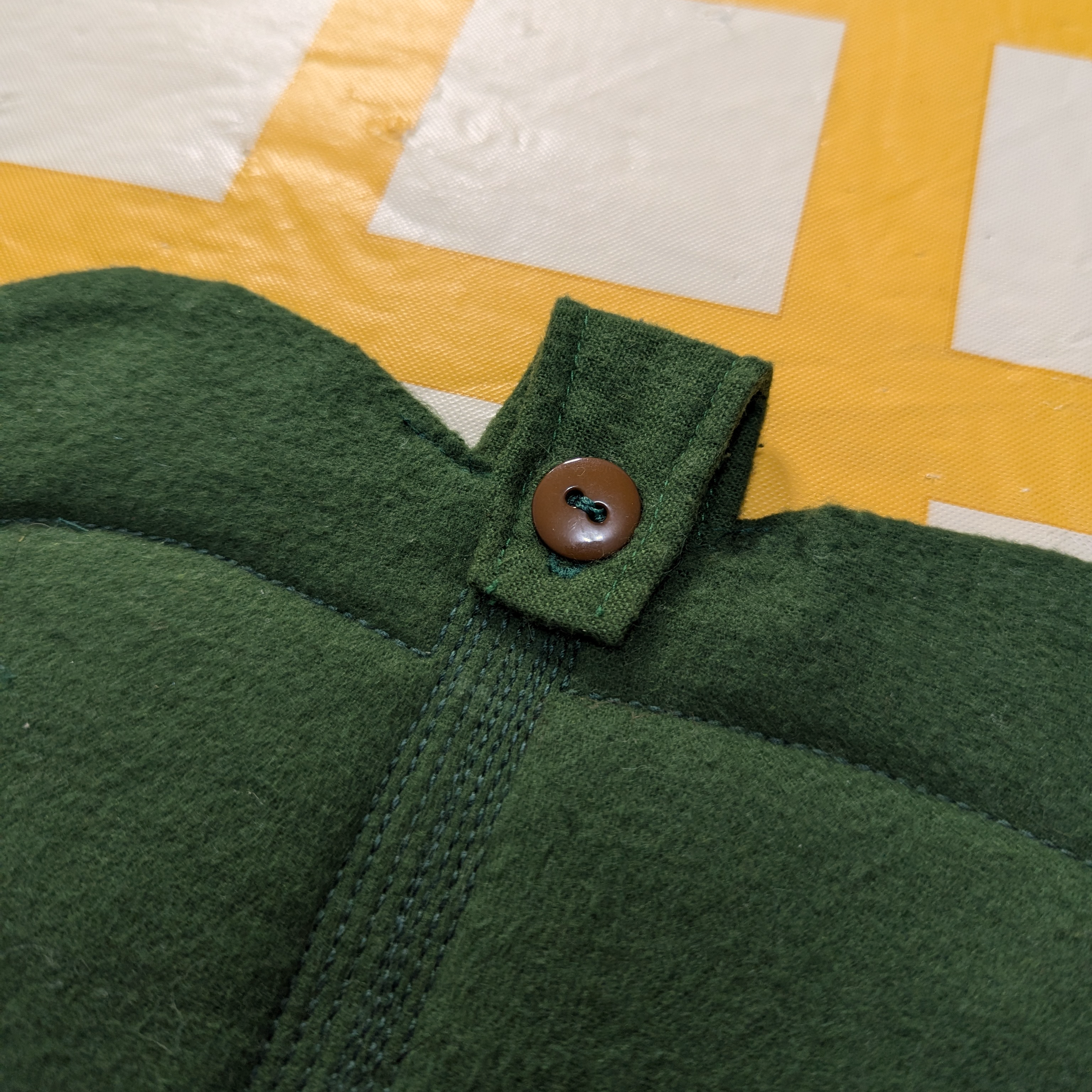 Leaf Stem with Button Zoom.png