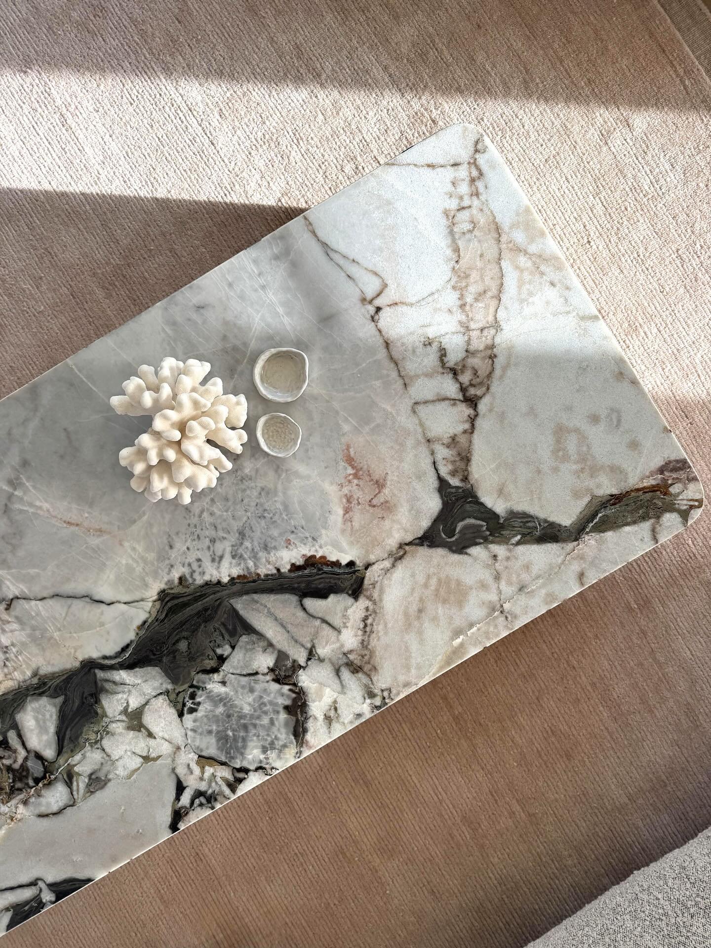 D E T A I L S |  dream coffee table + morning sun at Project Willow

Interior design + styling: @tennysonanddaley

 #tennysonanddaley #t+d #morninglight #interiors