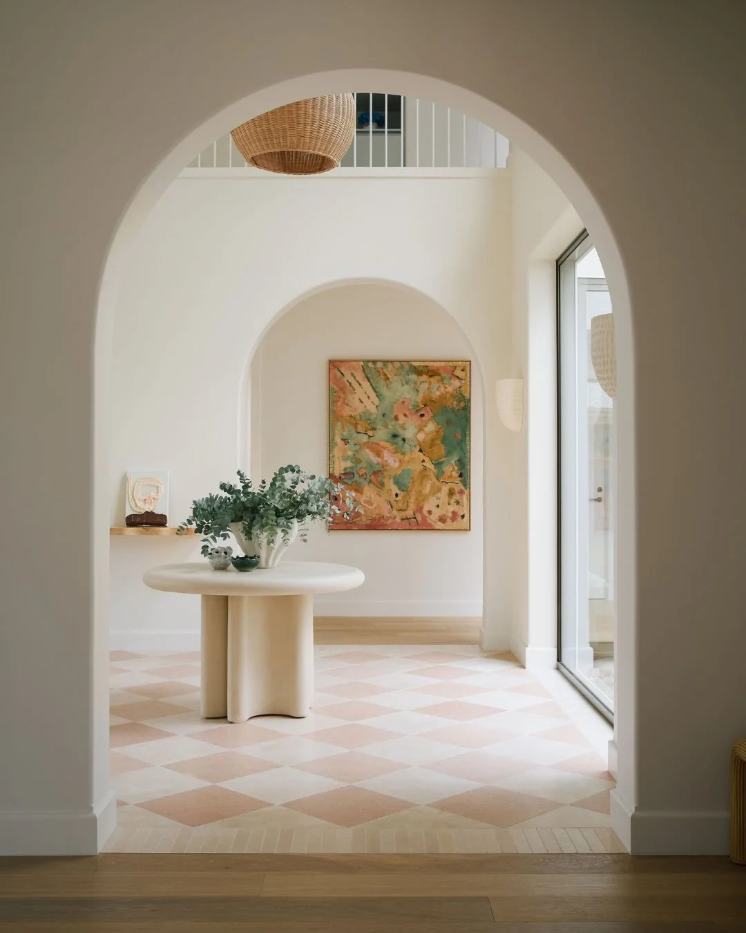 This is where the story begins&hellip;

A layering of arches draws the eye inward - curved plaster, soft light and the promise of what lies beyond 🤍

A sculptural entry table, blush limestone harlequin floor, stunning original artworks and a generou