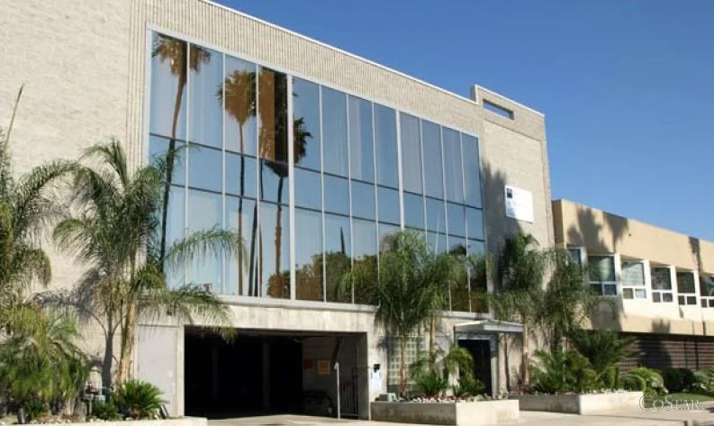 6928 Owensmouth Ave..jpg