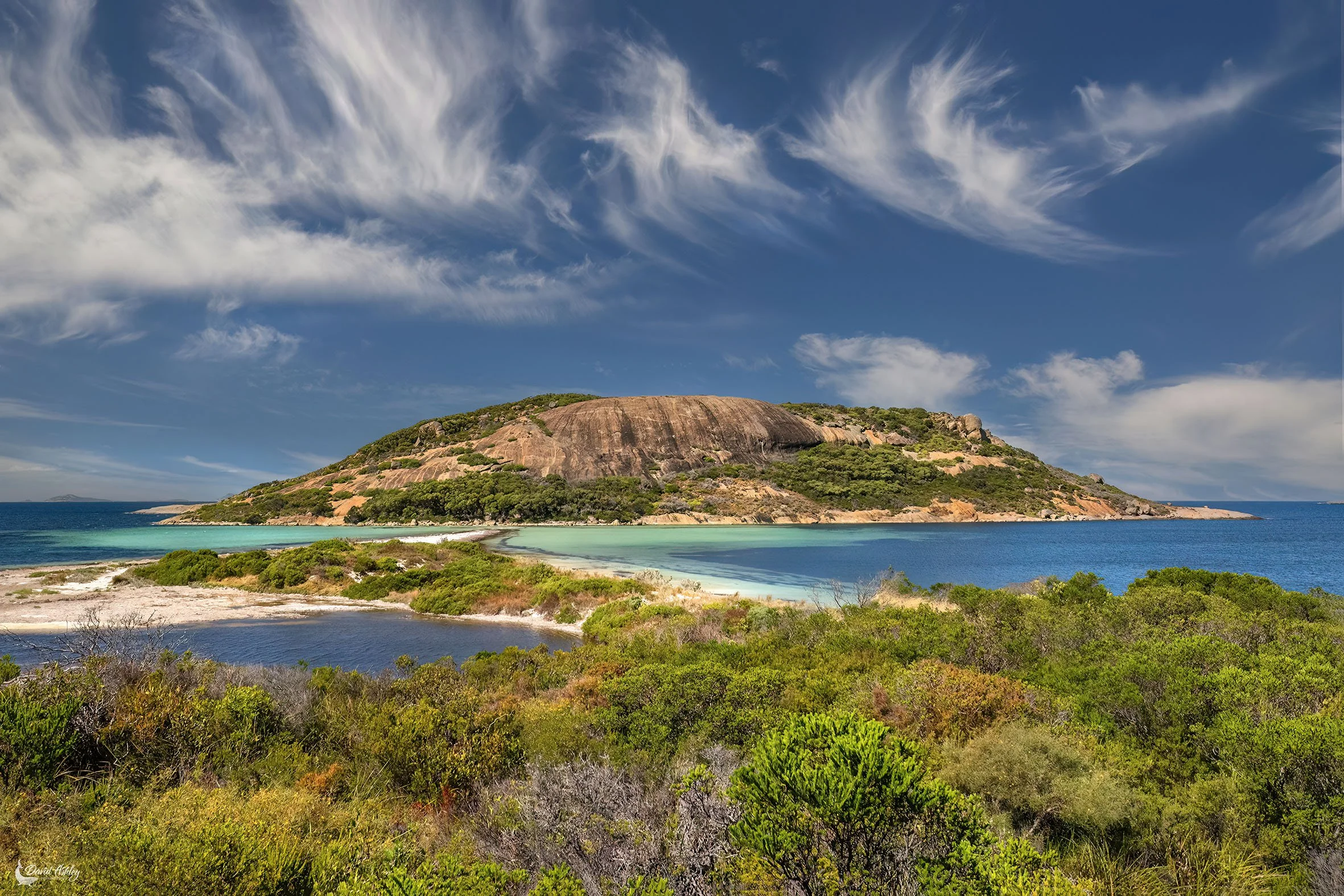 Table Island in Cape Le Grand National Park. (TI01)