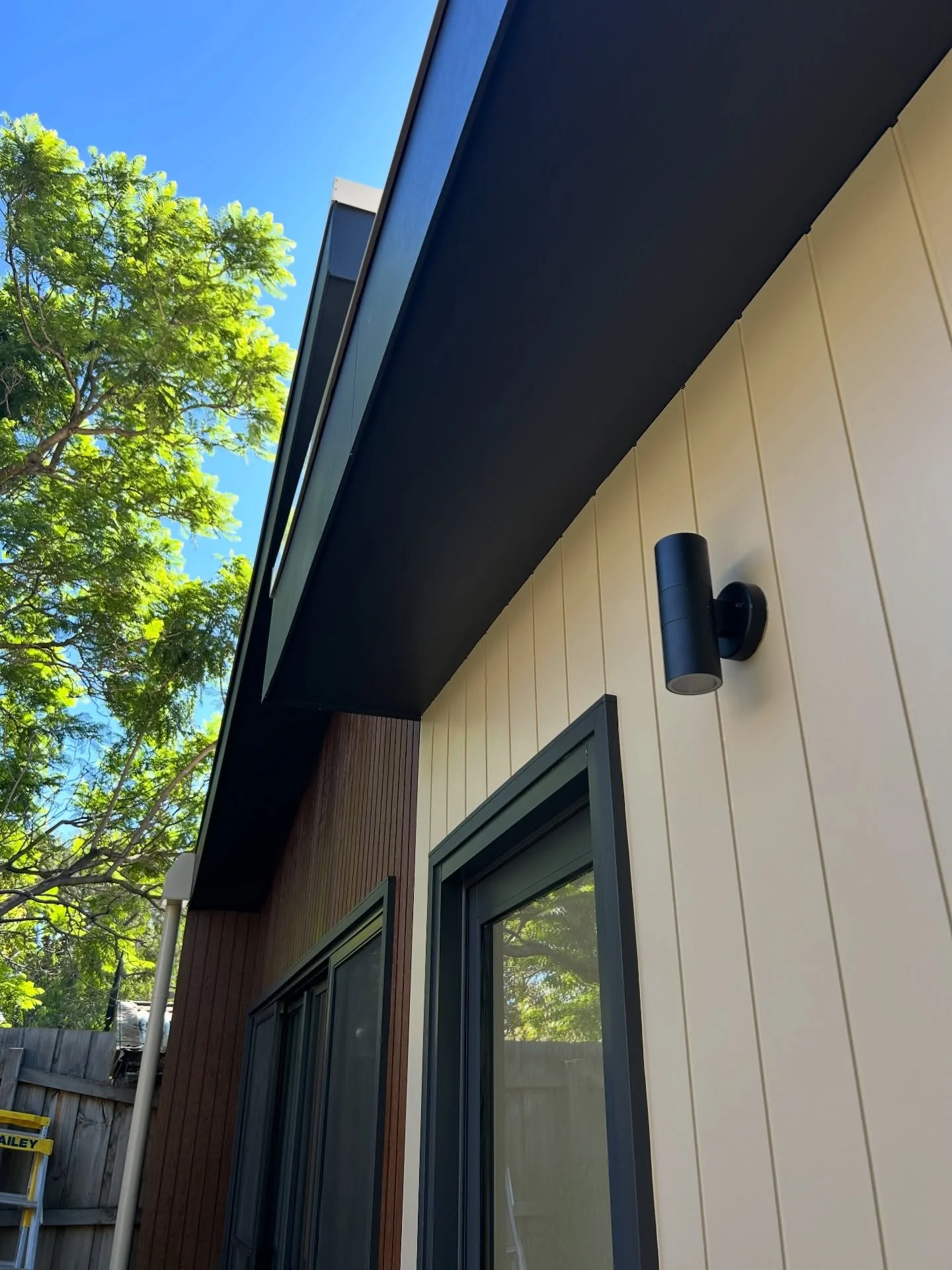 Williamstown garage and studio project complete ✅ 

With the team doing an awesome job on the frame, lock up and fix.

Come check it out!

#hicklinghomes #melbournebuilders #melbournestudio #carpentry #garagetransformation
