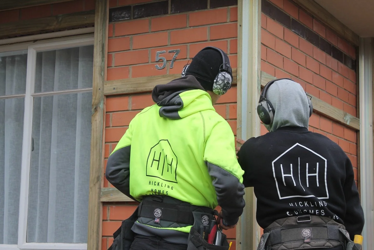 Hope everyone had a great break! 👋 We&rsquo;re back on the tools and ready for a massive year ahead. 
Get in touch if you&rsquo;re looking to build in 2026.

#hicklinghomes #customhomes #renovations #carpentry #melbournebuilders
