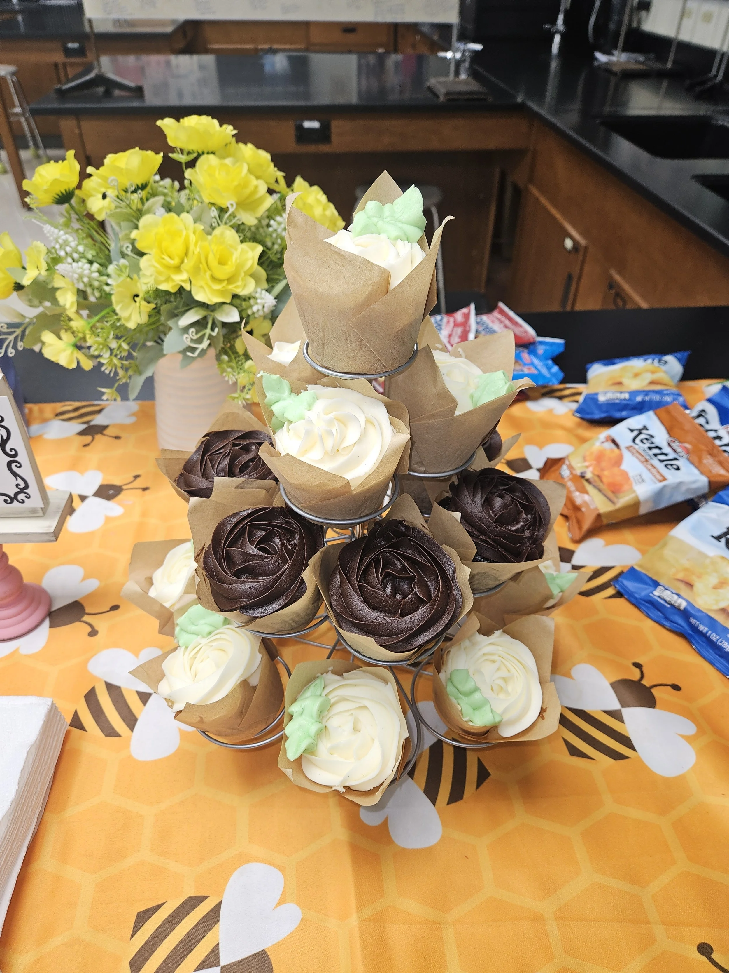 Double Chocolate Double Vanilla Cupcakes (2).jpg