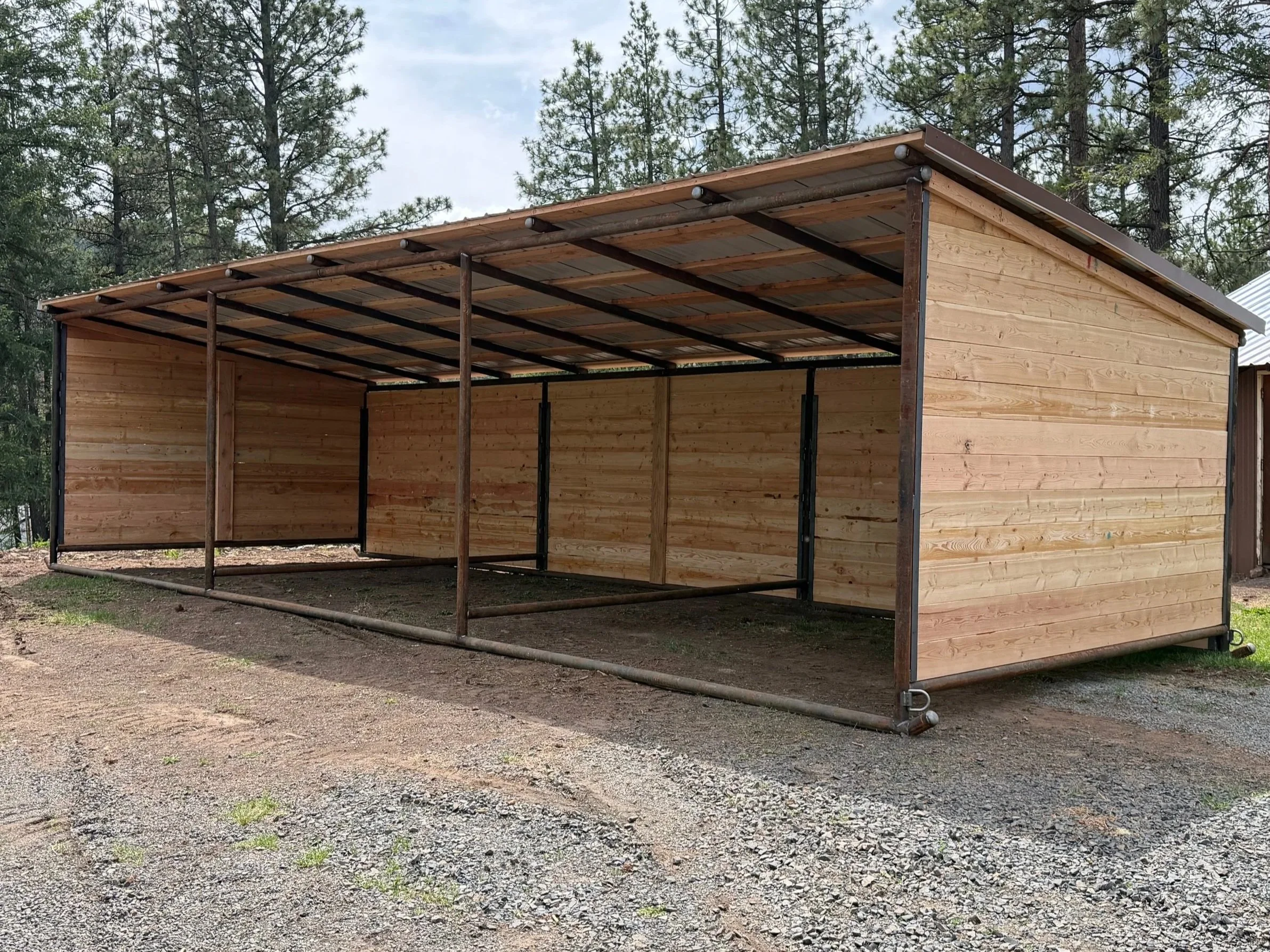 Loafing shed