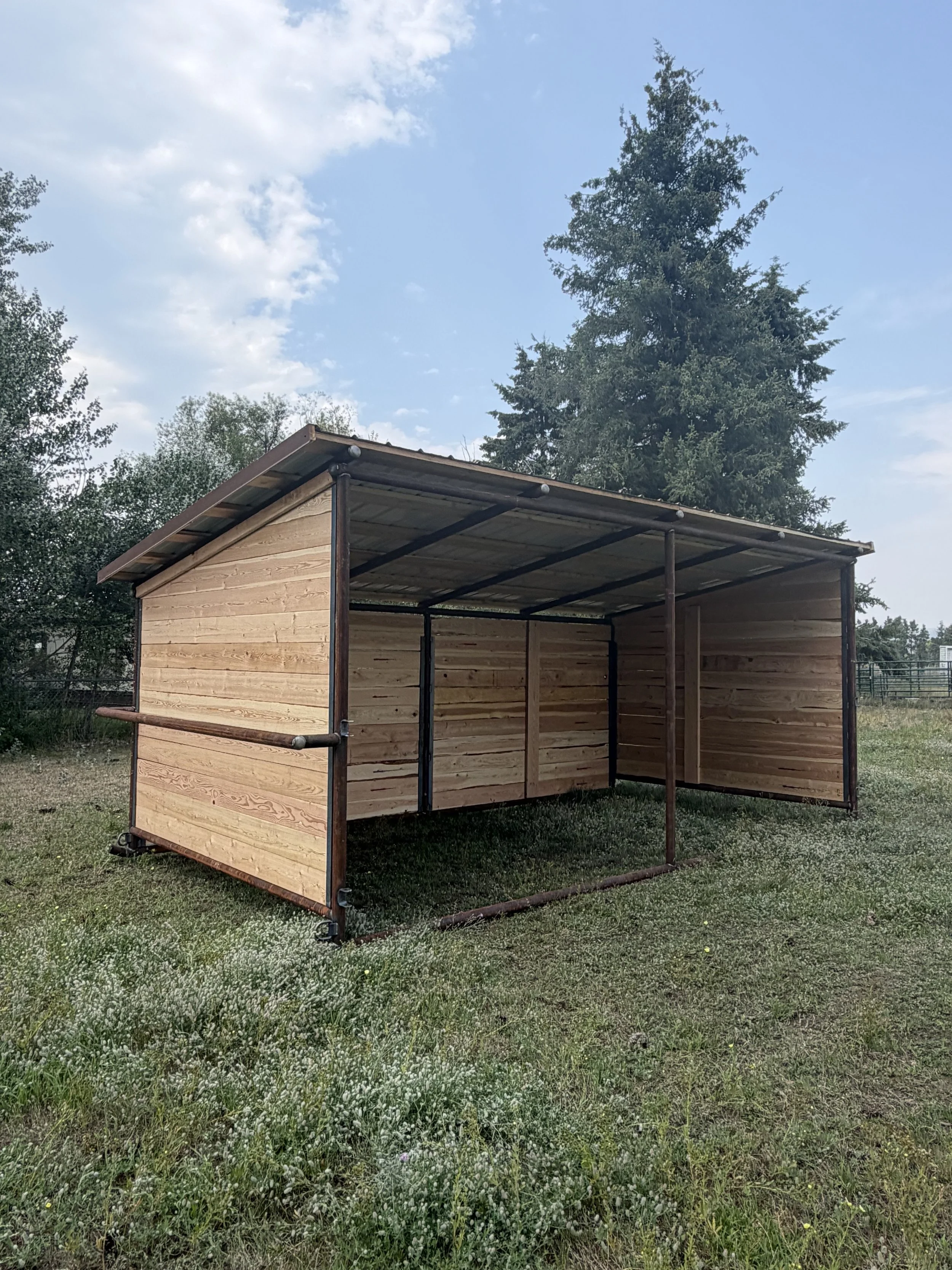 10x20' with Tie Rail and Panel Attachments
