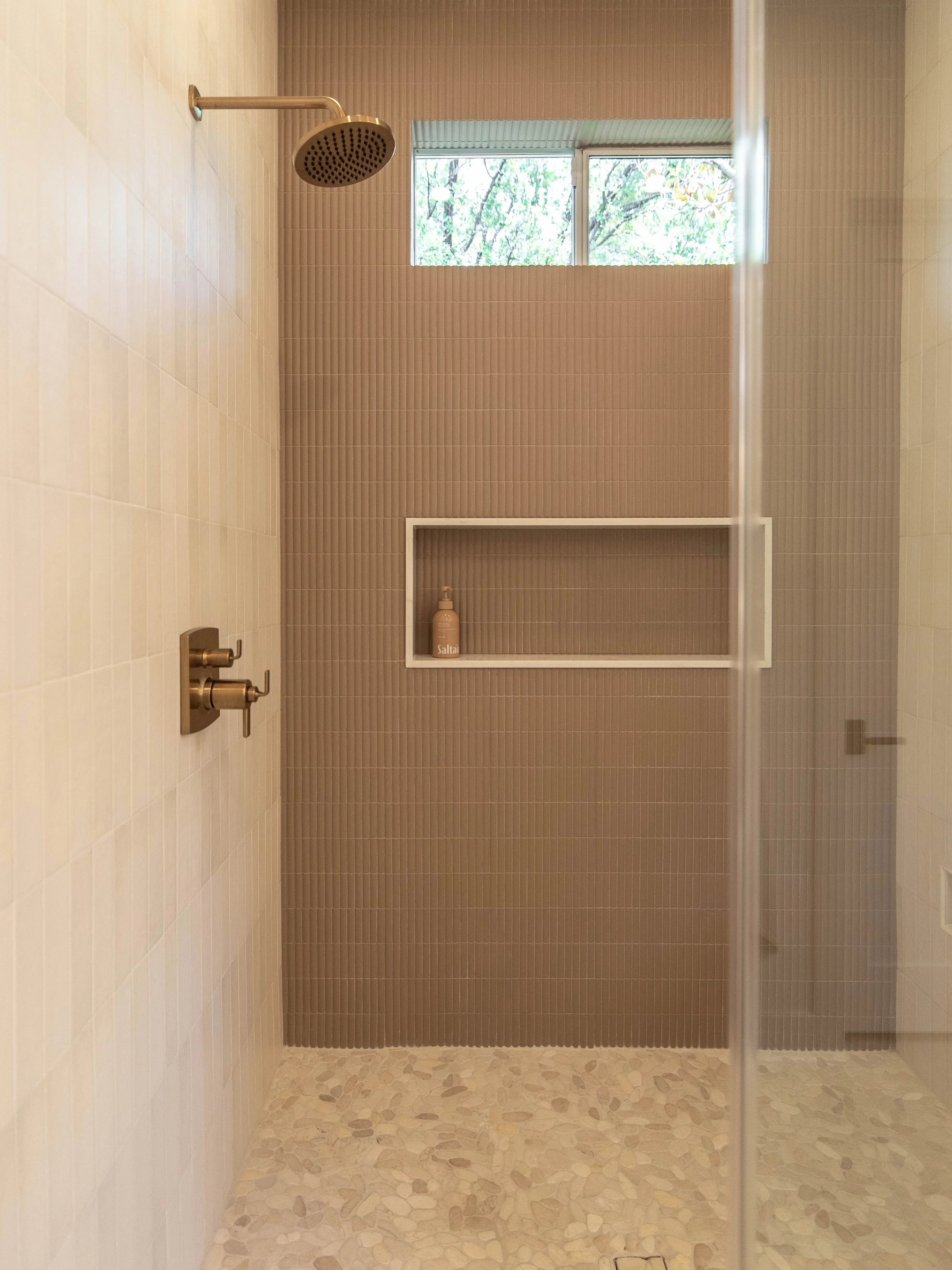 Where a 10 minute shower turns into 60🚿

Designed by | @kristin.theidearoom 
Photography | @tianishayespaces 

#theidearoomlv #bathroomdesign #showerdesign #rainshower #bathroomremodel bathroom design, bathroom remodeling, shower design, shower feat