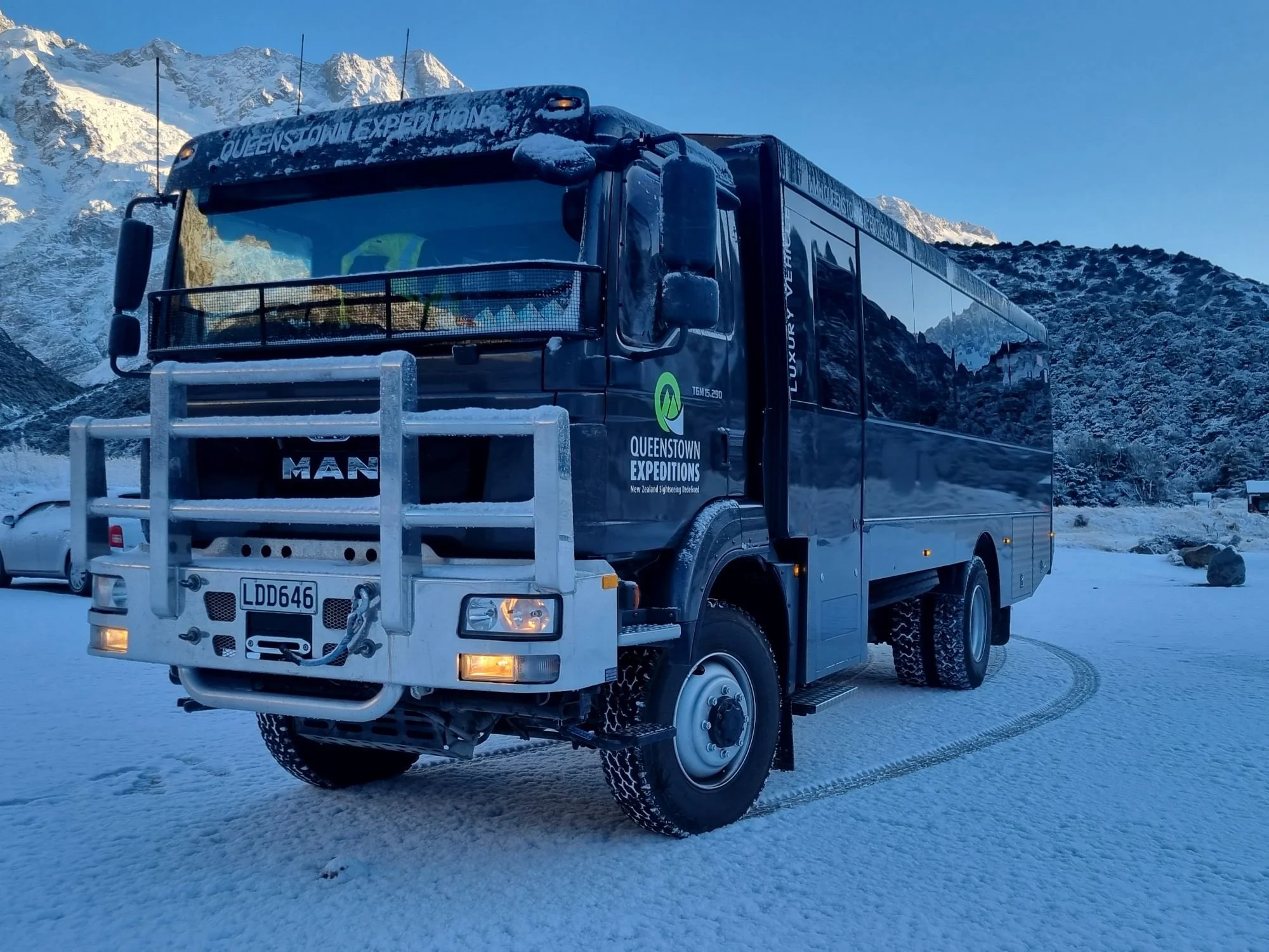 Winter Remarkables LR  Luxury 4WD Coach - Copy.jpg