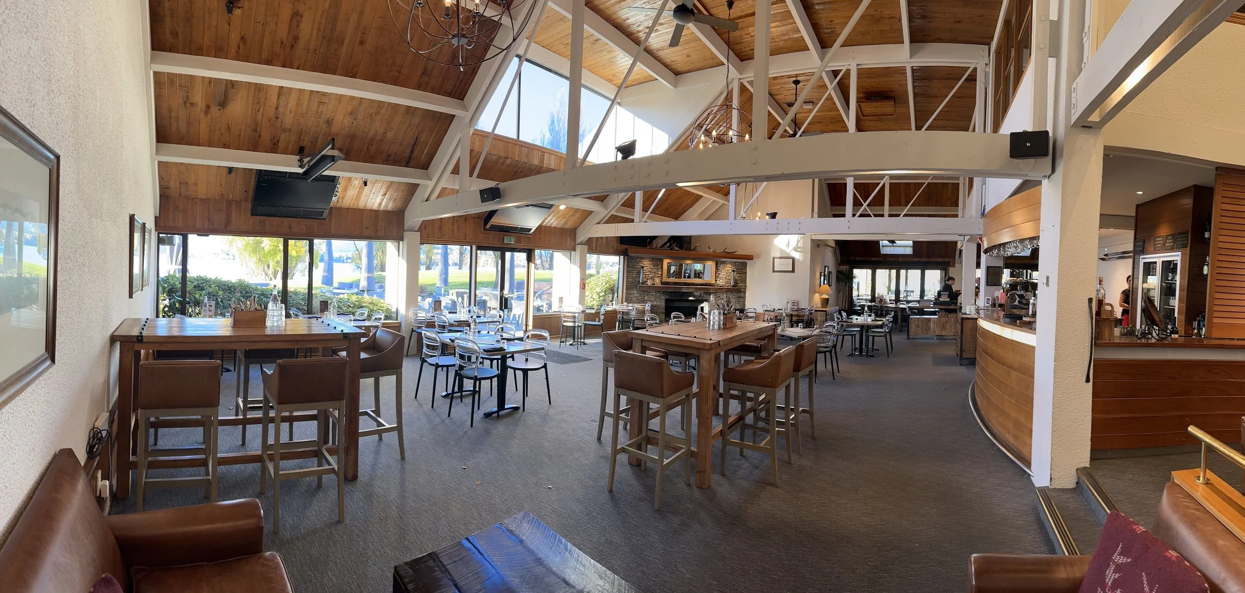 Restaurant Edgewater.jpg