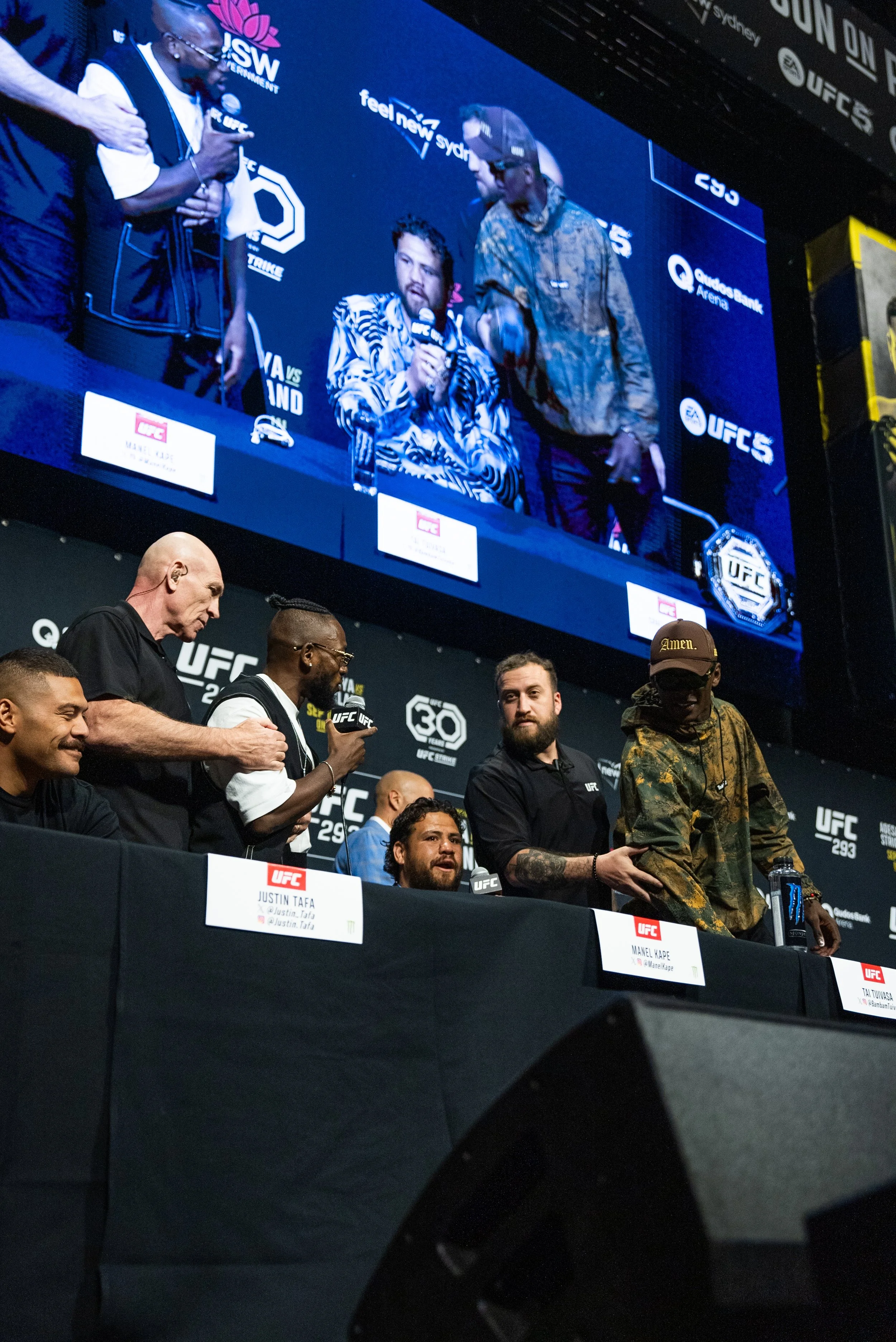 293_PressConference-03.jpg