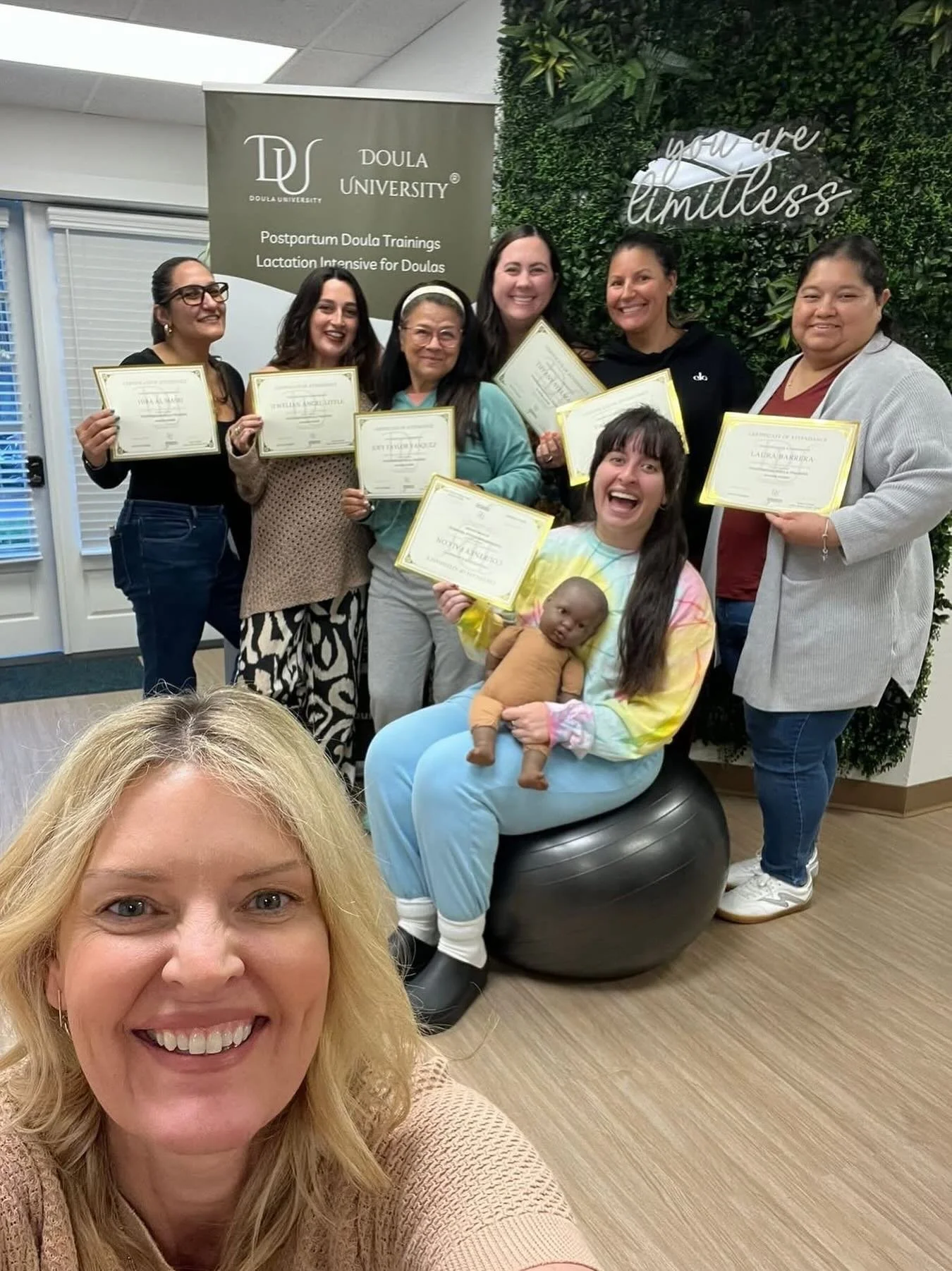 Spent the weekend learning all the postpartum doula things at @doula.university with Darla Burns! Feeling so much more prepared to start serving families and one very large step closer to certification with @perinatalprofessionalsllc . Darla was so i