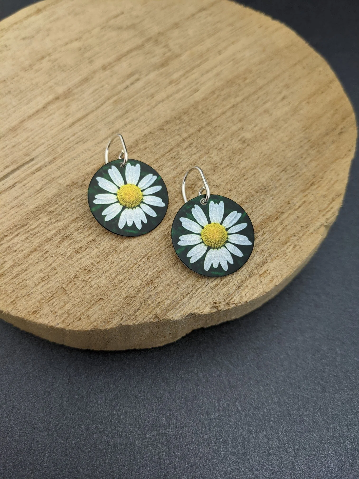GARDEN GLORY - Daisy disc earrings