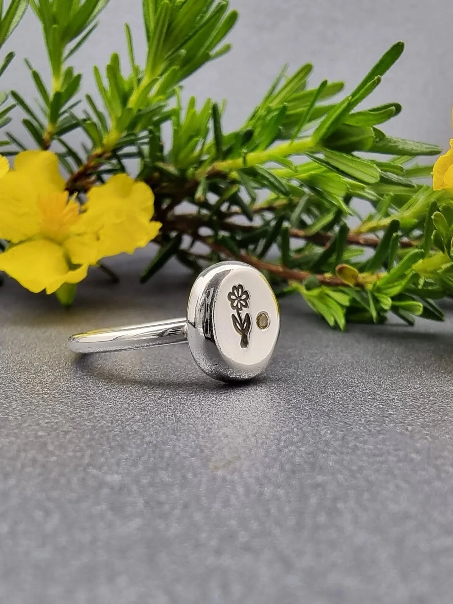 THE EARLY BIRD gets this sweet ring design! 

An early visitor to my studio is putting this ring under the Christmas tree for herself!

I'm a big fan of buying gifts for yourself, I have bought many a gift for myself over the years (including 2 today