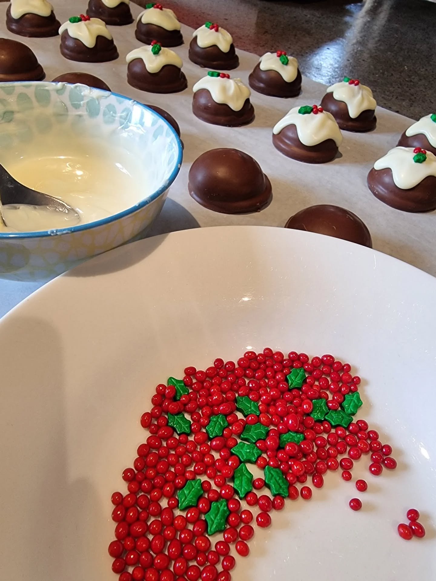 CHRISTMAS PREP - I spent today making Christmas treats and doing my home-made bon bons.

The biscuit 'puddings' are so easy and look so sweet on a layered cake stand.

My gingerbread is delicious and made in 1 bowl. I have included the recipe (probab