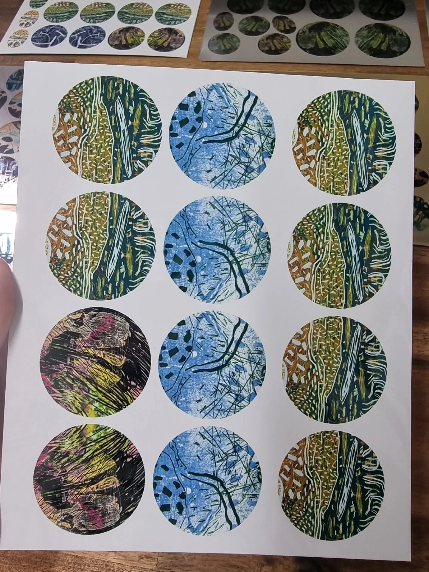 ARTIST 🎨👩&zwj;🎨 this morning, I had the pleasure of printing the artwork of @georginawilloughbyart onto Aluminium sheet. 

The colours and patterns are so unique and interesting. Can&rsquo;t wait to them them in finished jewellery form @georginawi