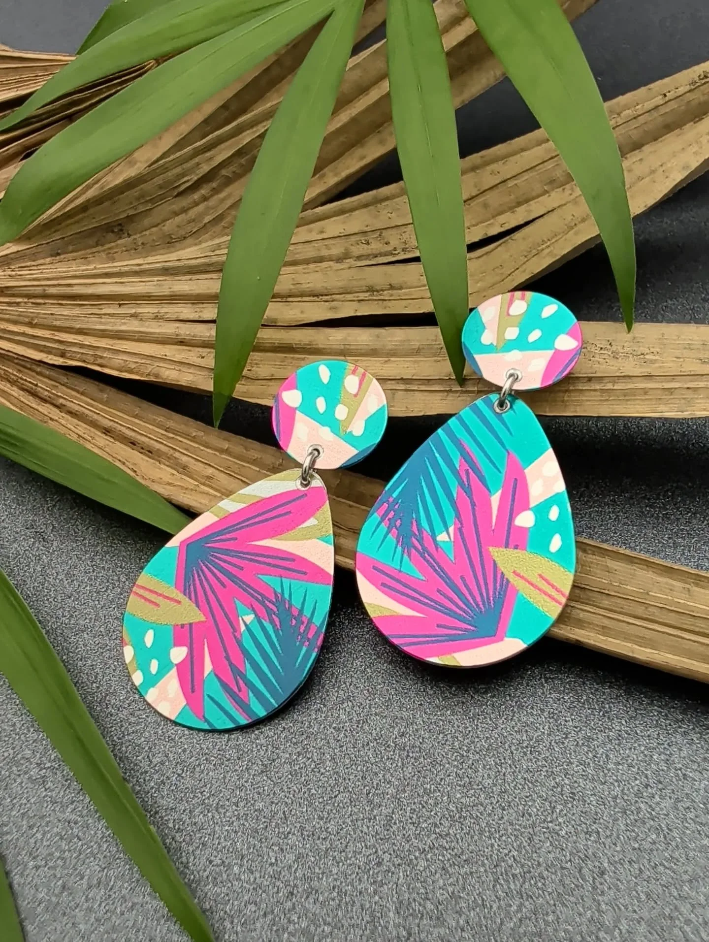 SNEAK PEEK 👀 - new collection coming soon. Its bold, bright colours, layered patterns with a tropic vibe.

Tropic Season artwork by TiffTuff
Licensed via @creativemarket