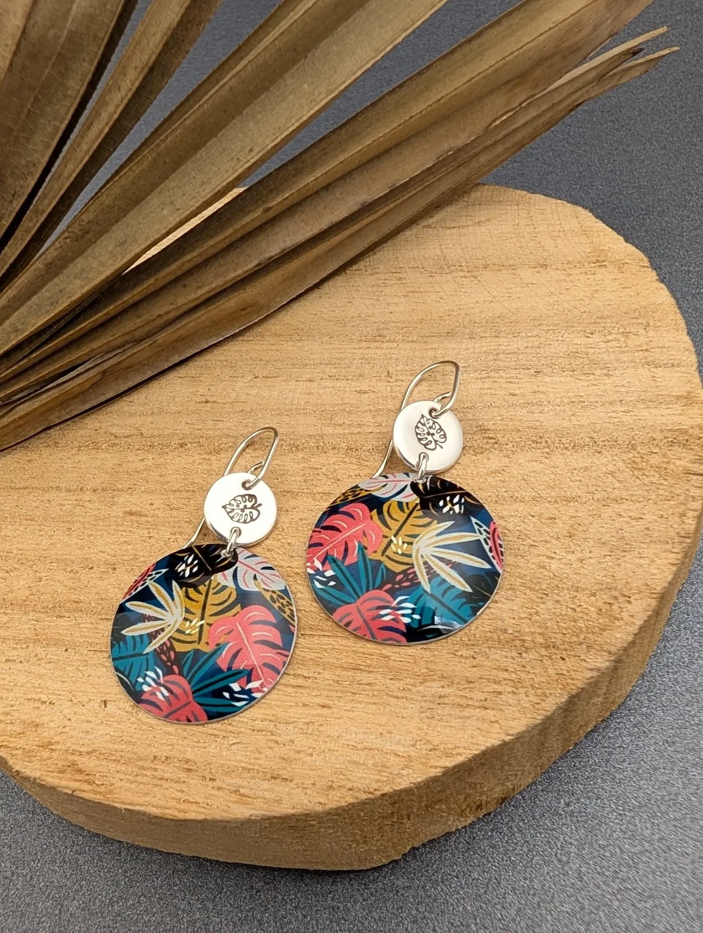 COMING SOON - I am almost finished getting my new collection online.

Launching VERY soon

Artwork by TiffTuff
Licenced via @creativemarket