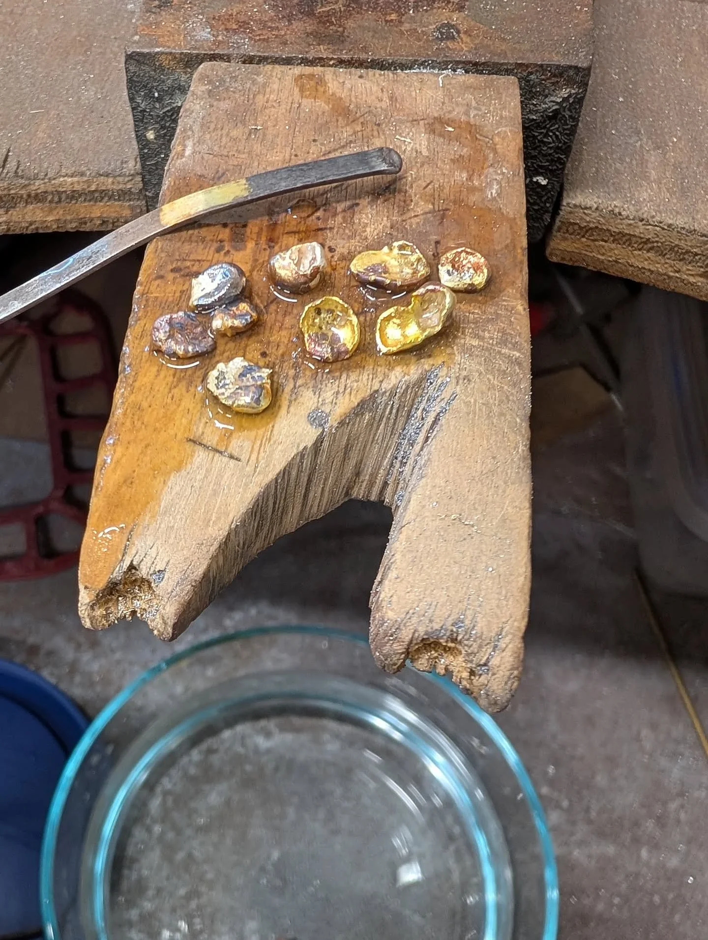 EXPERIMENTING with WATER CASTING 💧💦

I'm going into really organic territory with this technique. You have no control over the result which is very freeing.

I will share a video later of the silver melting and dropping into the water. The sound of