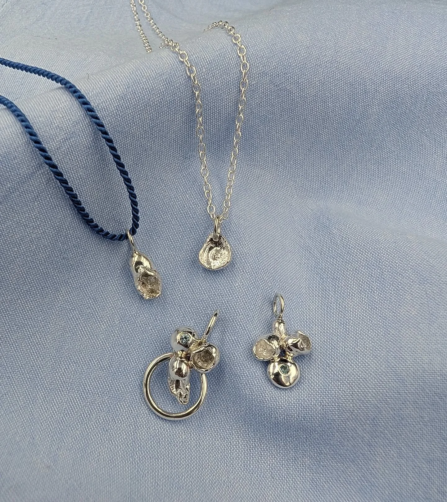 MOLTEN RAIN collection is coming soon. Each piece is completely unique, unable to be replicated due to the nature of water casting.

I am having so much fun with these designs. 💦

#moltenrain #watercasting #watercastsilver