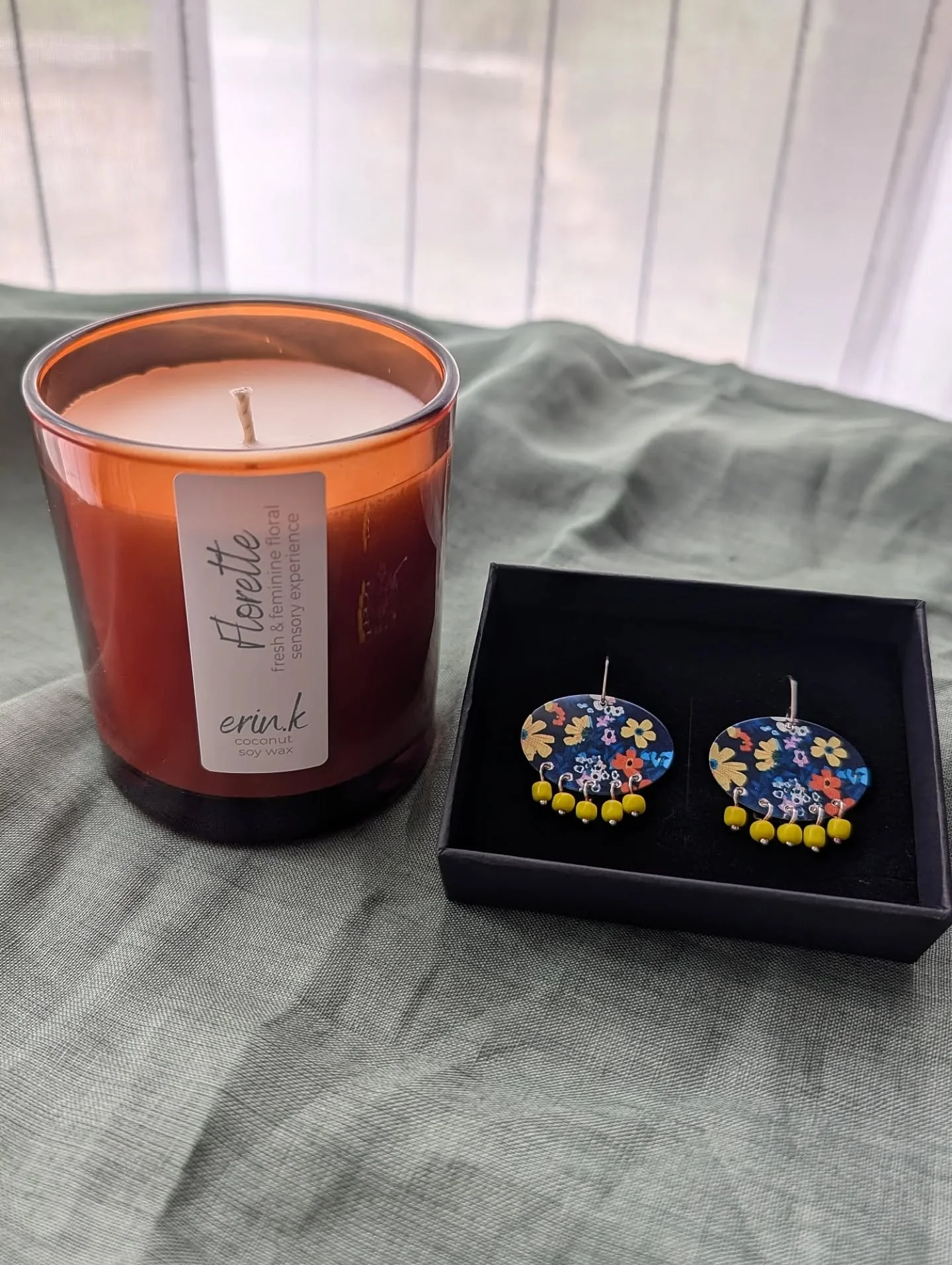 GIFT GIVING - I would be pretty happy to receive any one of these candle, earring pairings.

Mother's Day is only 4 weeks away, just saying 😉