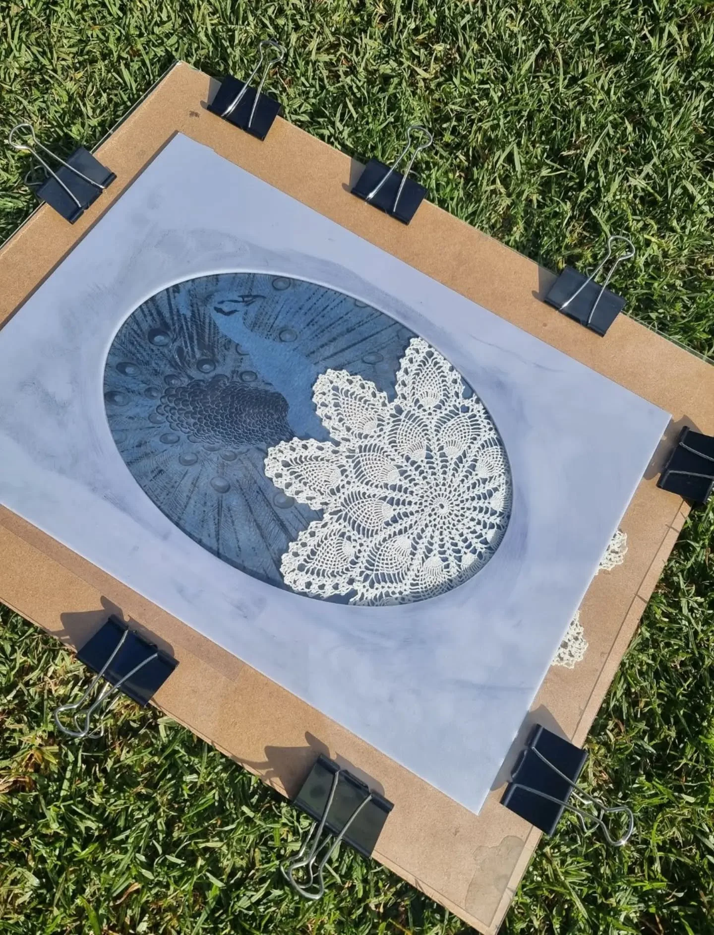 HANDMADE PROCESS - a look at how I created my favourite cyanotype print.

💙 Original photograph of this stunning Peacock with its feathers on show - taken at @montsalvatartscentre 

💚 I printed the photograph as a negative on a transparency film al