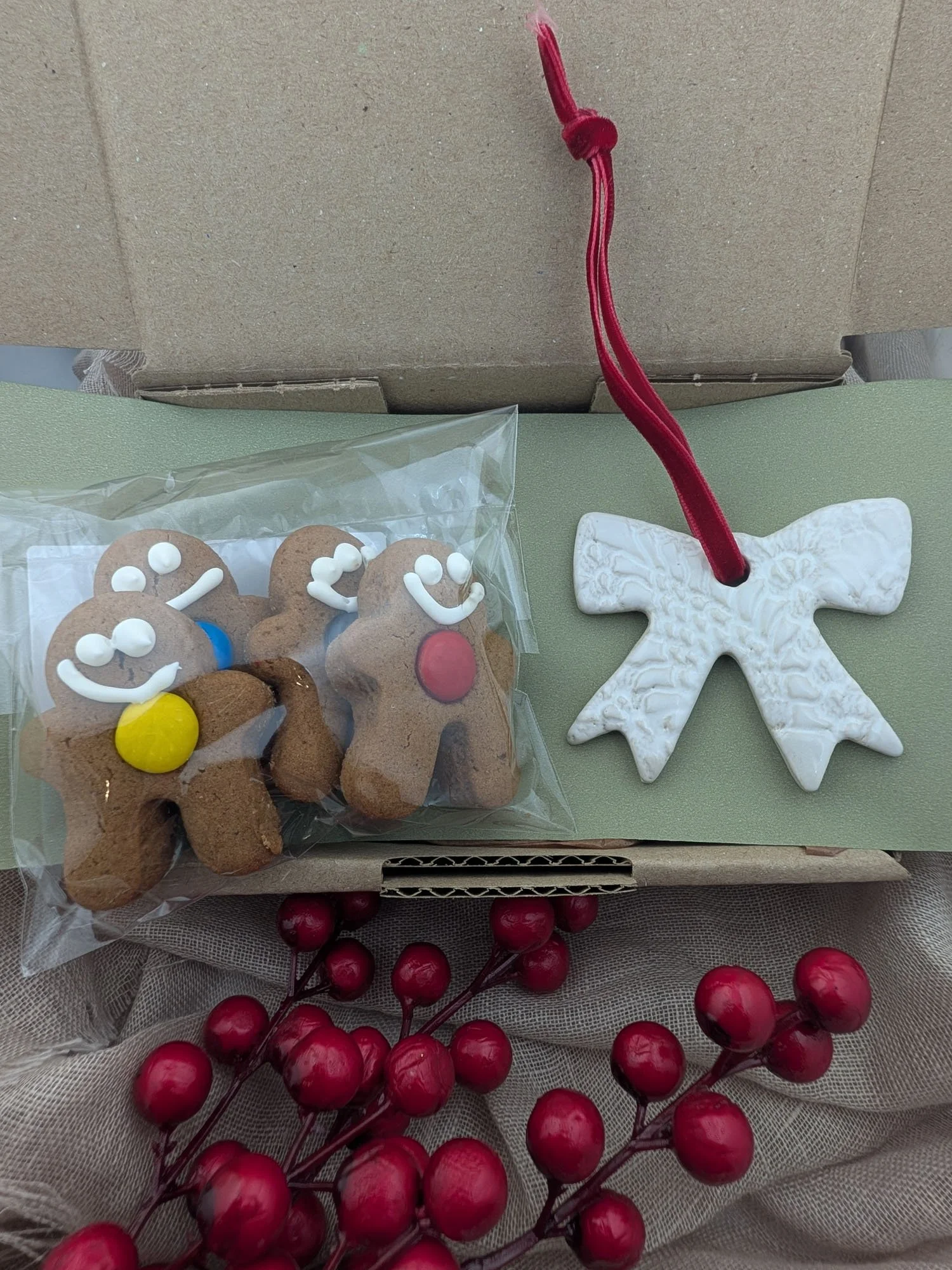 Ceramic-decoration-gingerbread-gift-box (17).jpg