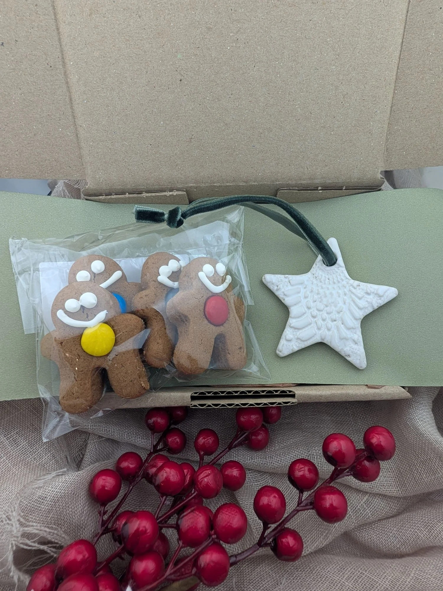 Ceramic-decoration-gingerbread-gift-box (15).jpg