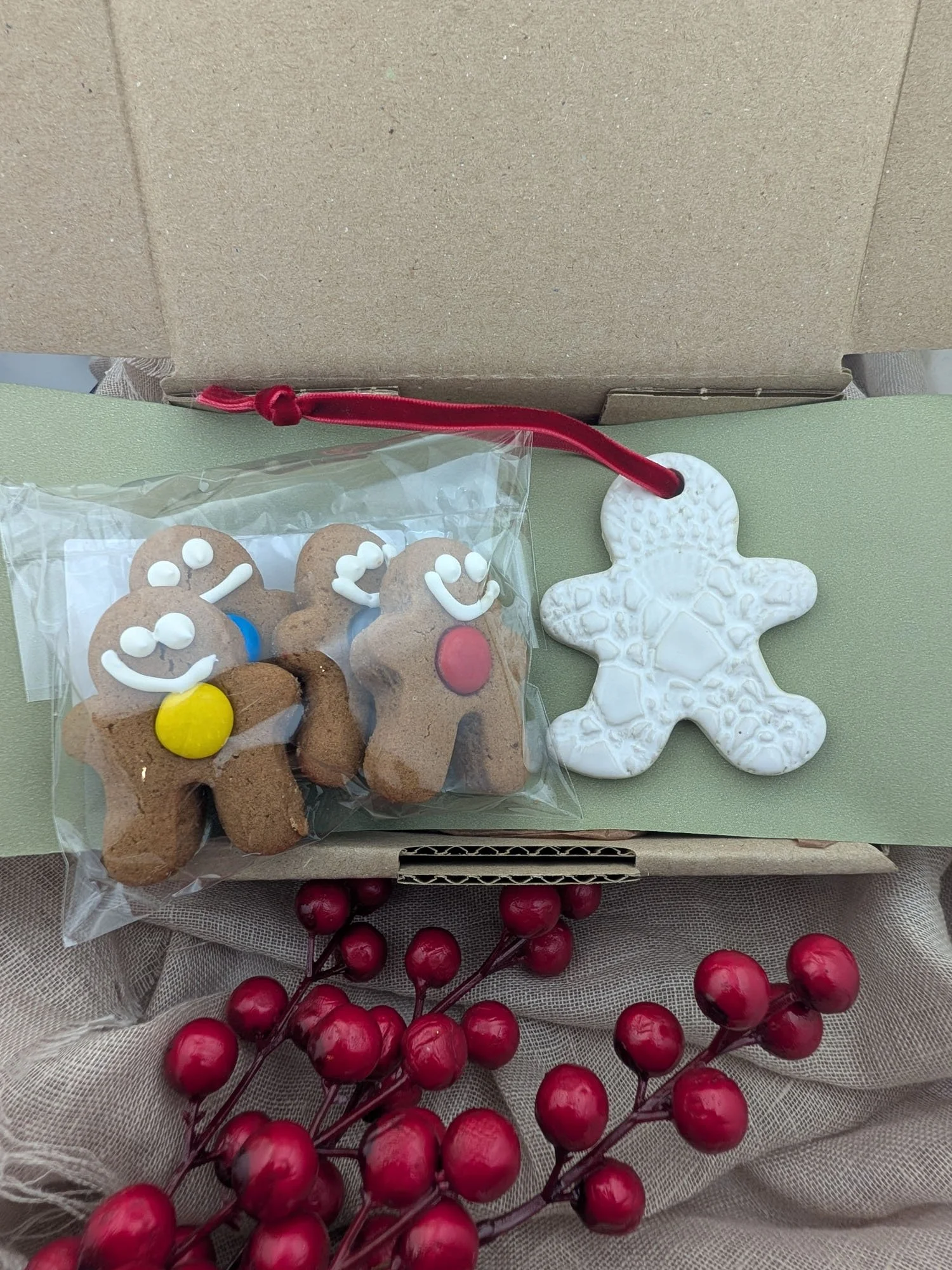 Ceramic-decoration-gingerbread-gift-box (13).jpg