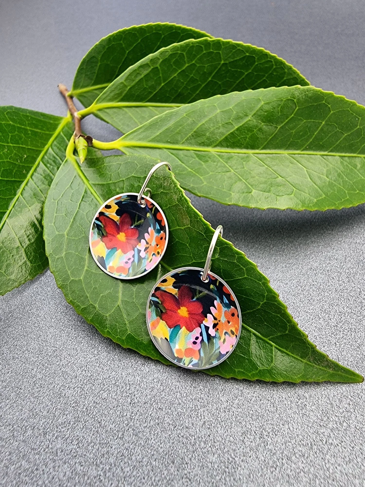 FLORETTE – Ruby domed earrings