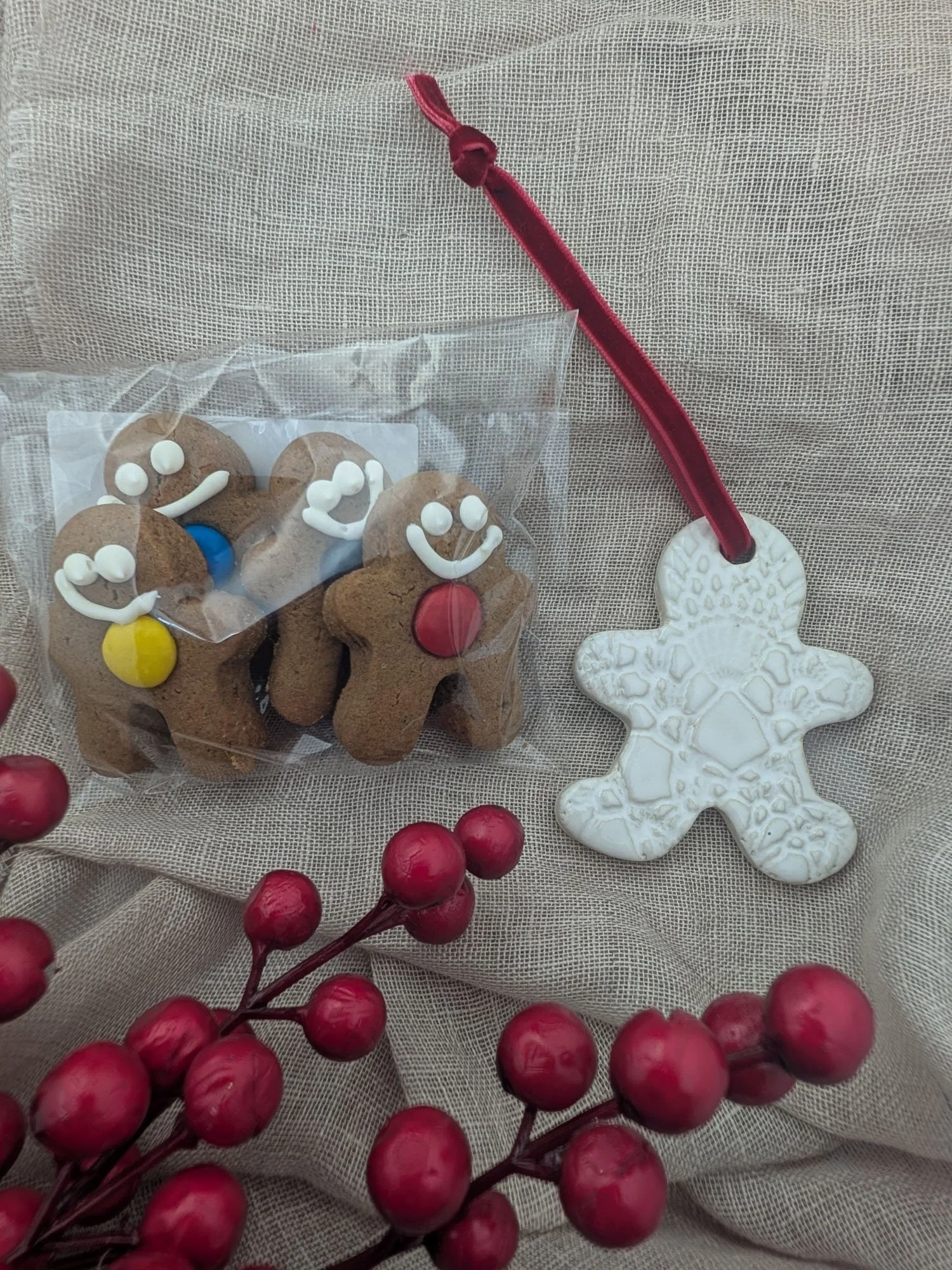 CHRISTMAS - Gingerbread + cookies gift box