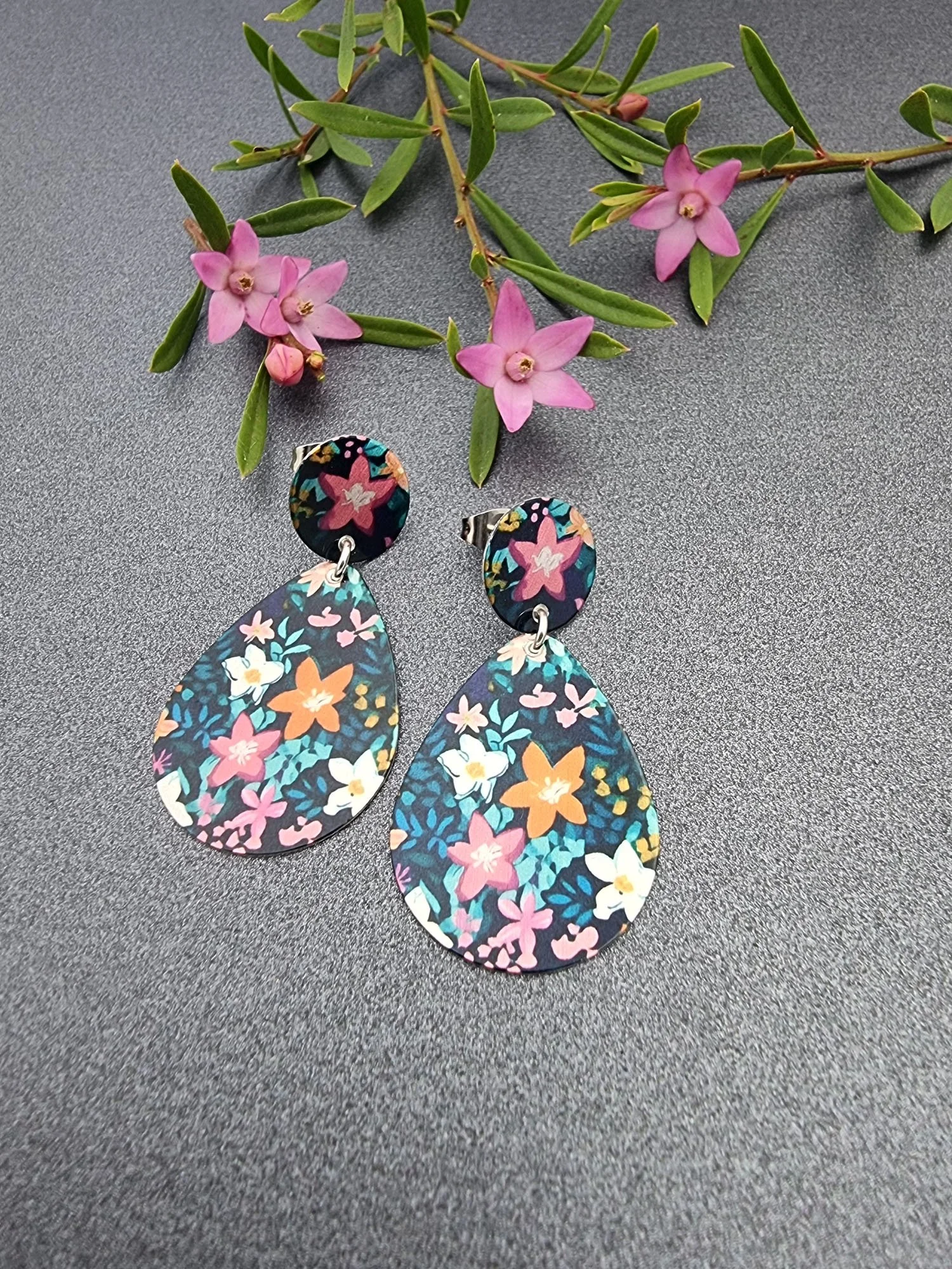 FLORETTE – Teal teardrop stud earrings
