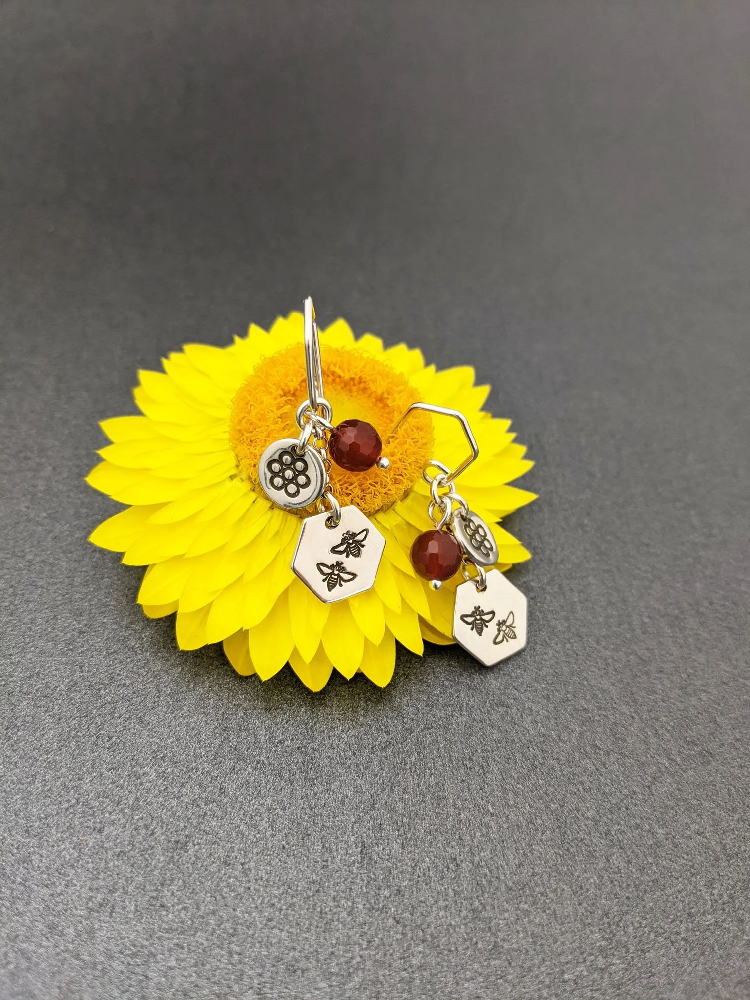 GARDEN GLORY - Bee cluster earrings