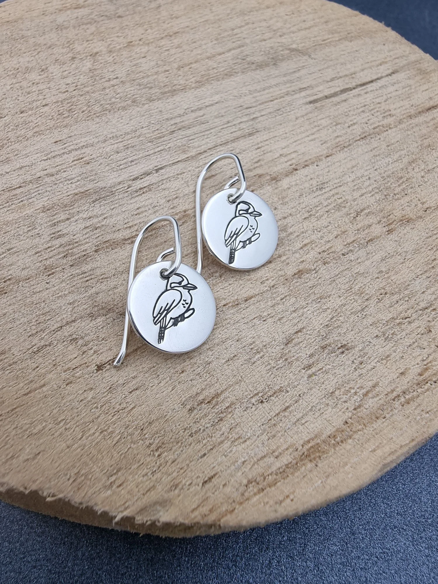 AUSSIE BUSH – Kookaburra disc earrings