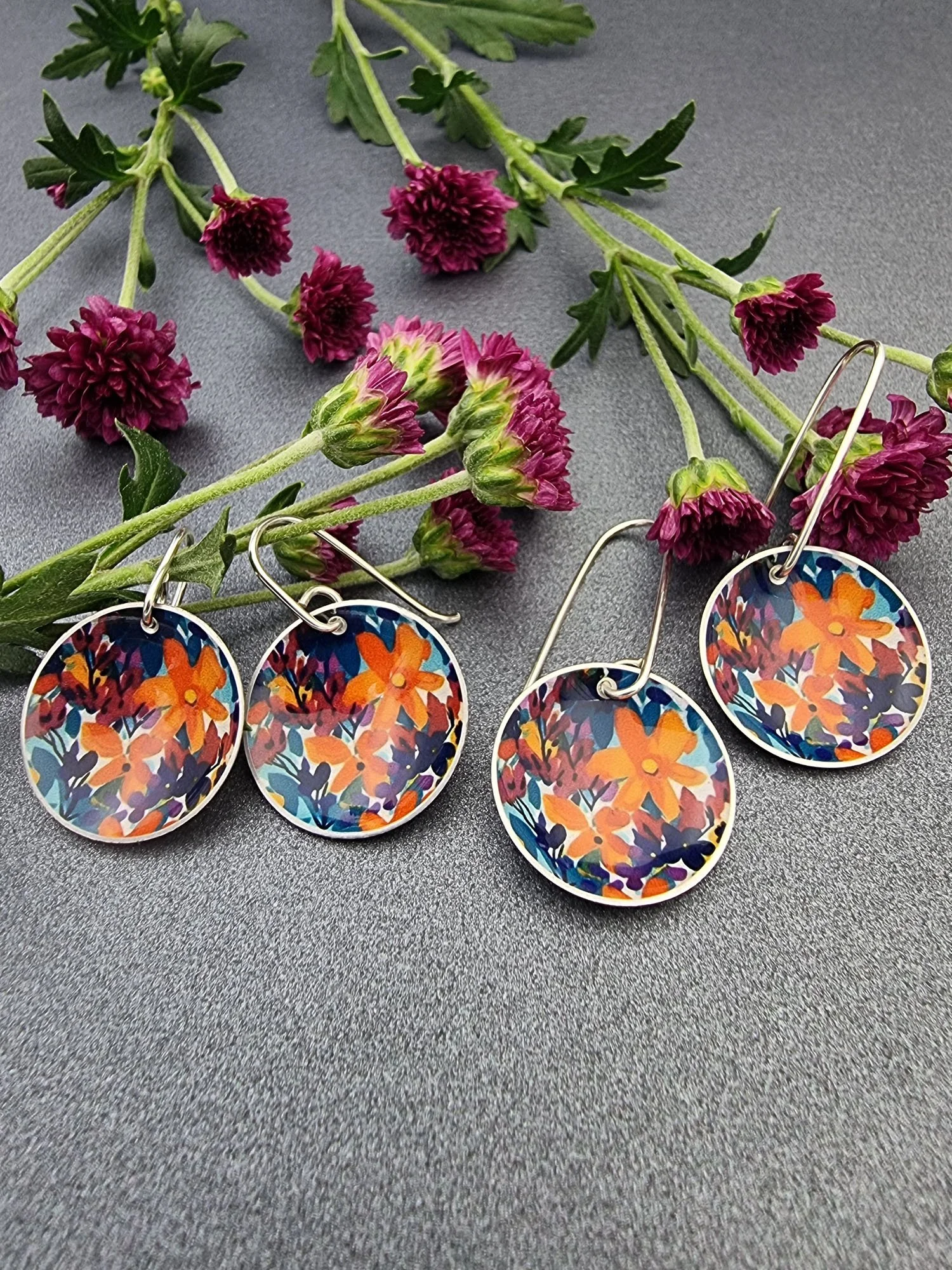 FLORETTE – Orange domed earrings