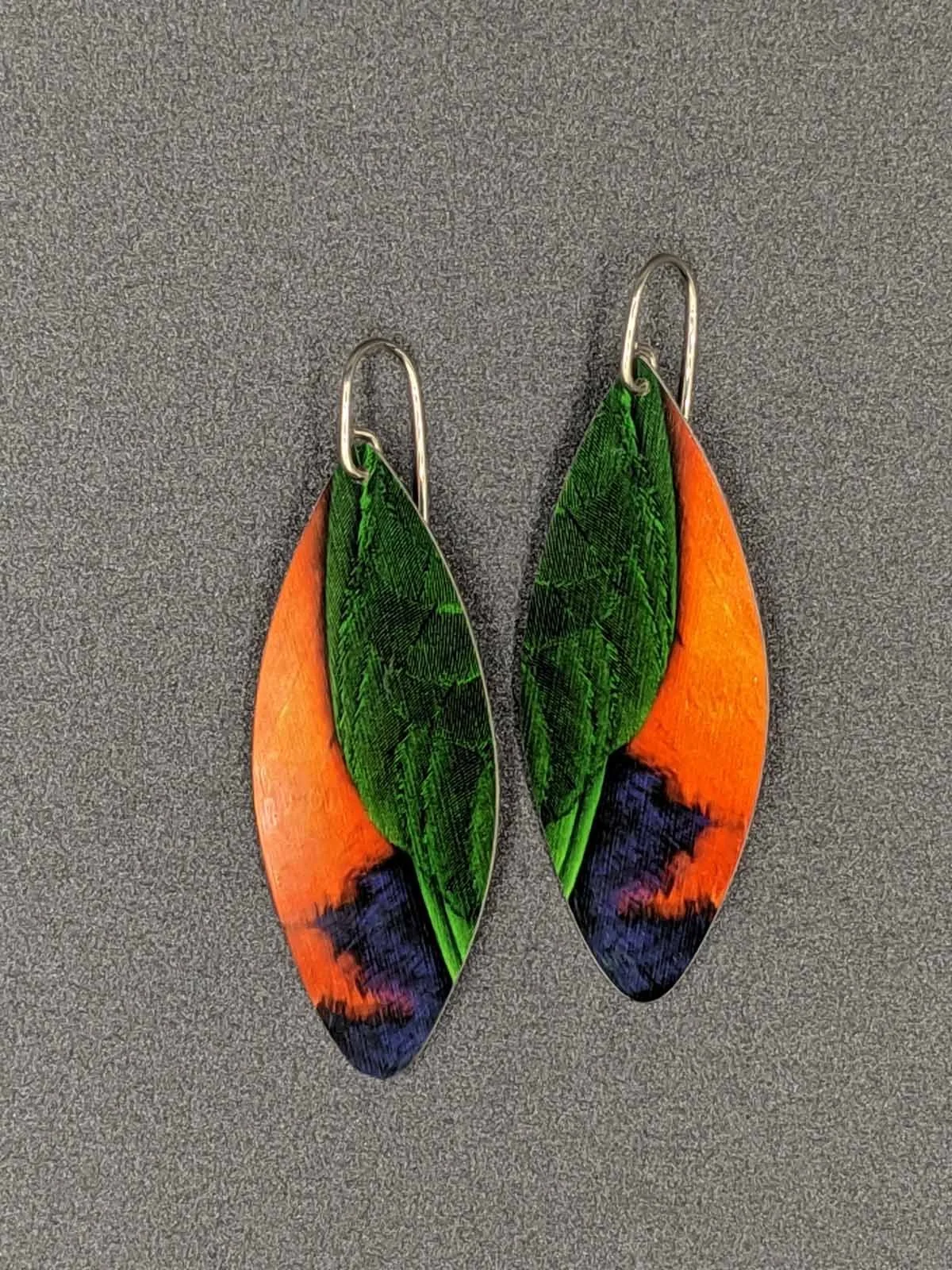 AUSSIE BUSH – King Parrot long drop earrings