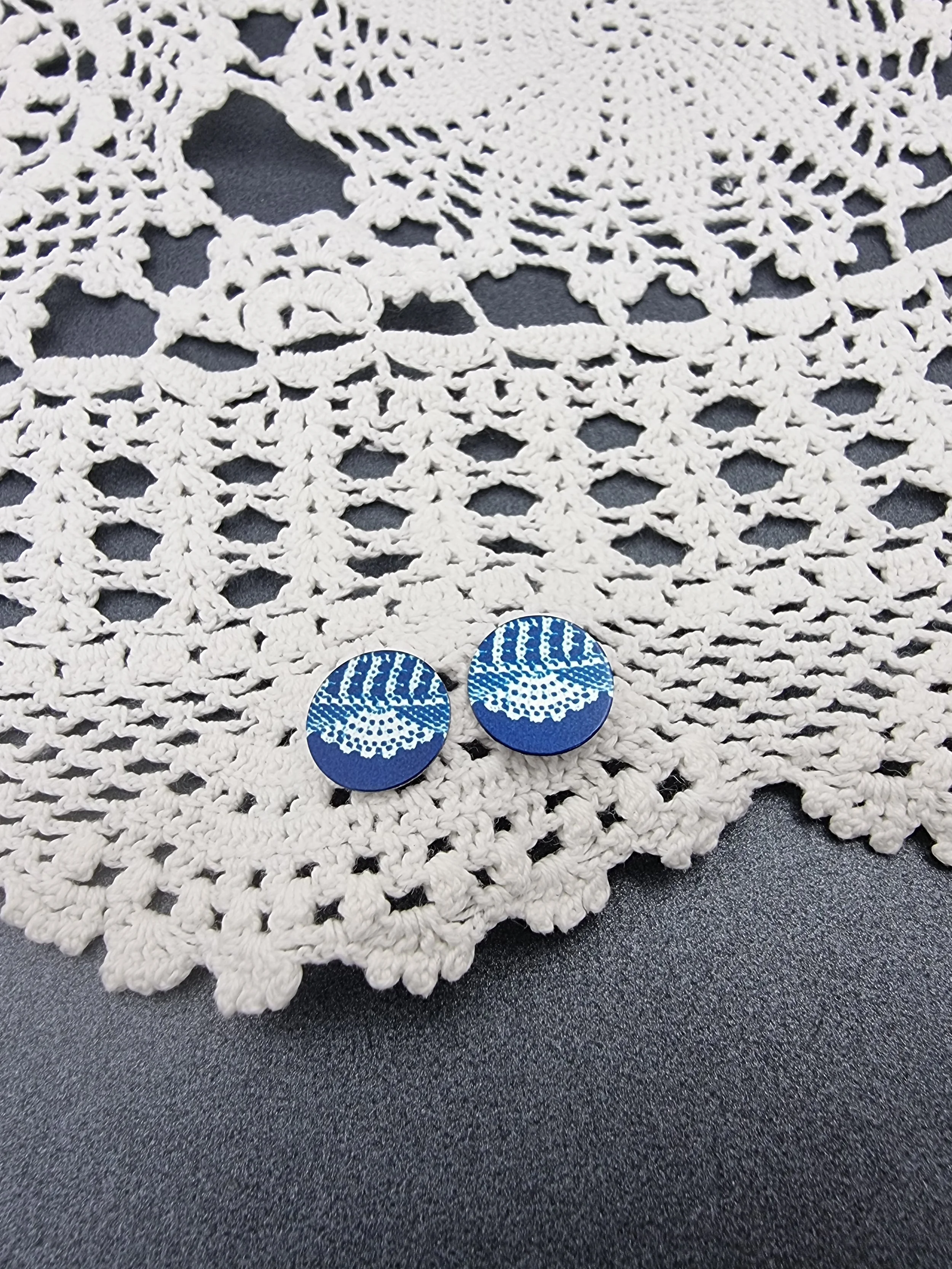 LACEY - Disc stud earrings