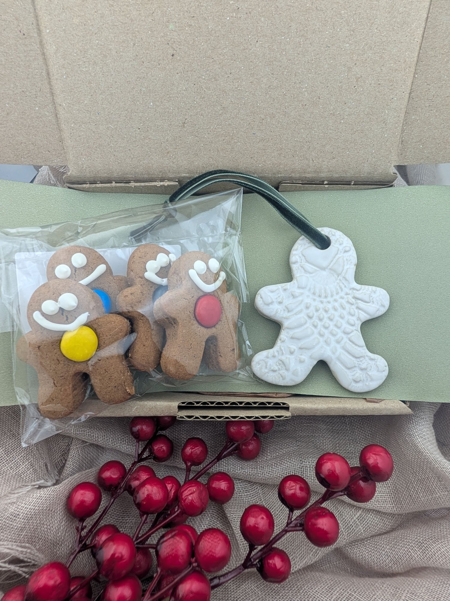 Ceramic-decoration-gingerbread-gift-box (12).jpg