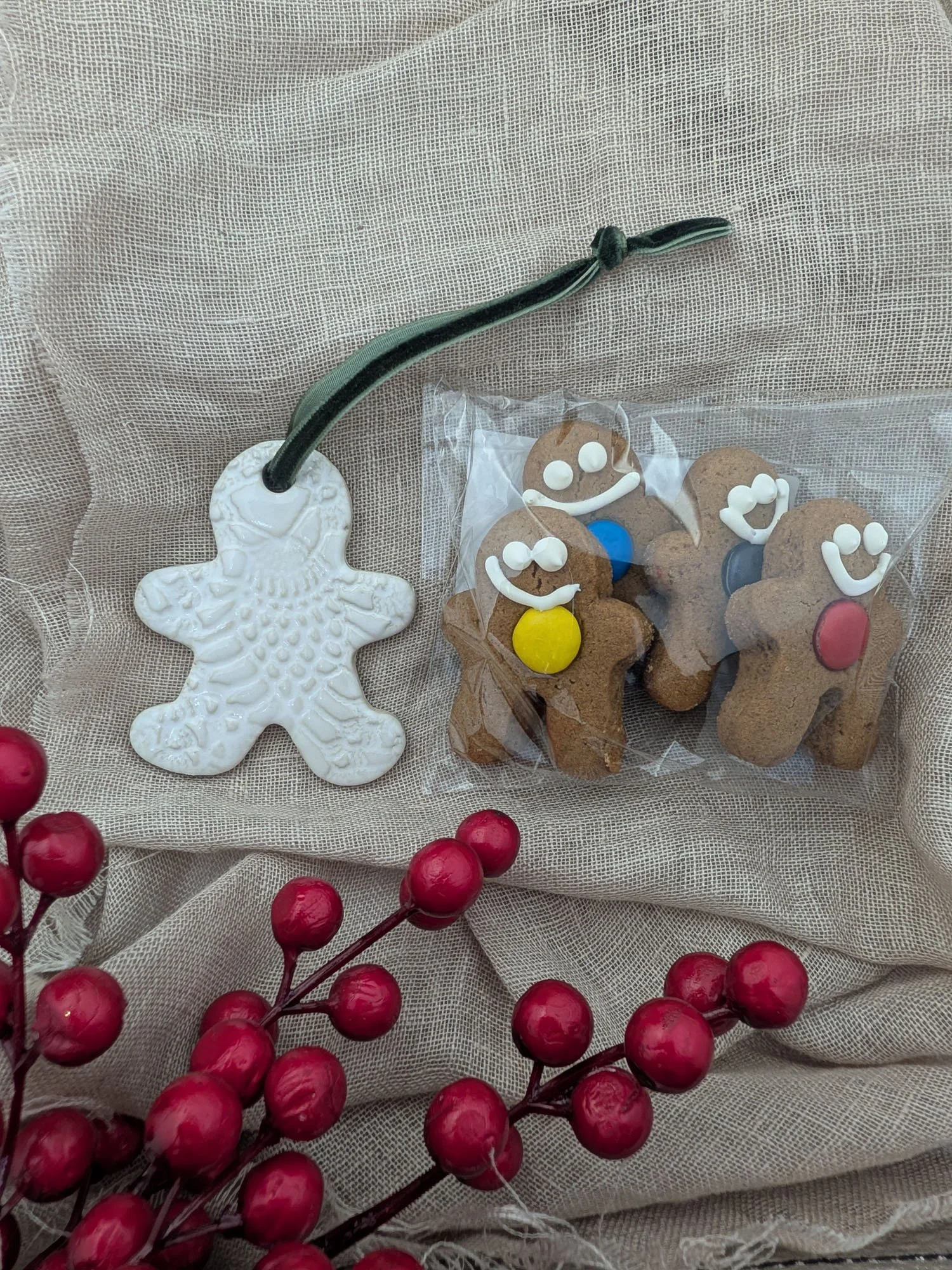 Ceramic-decoration-gingerbread-gift-box (1).jpg