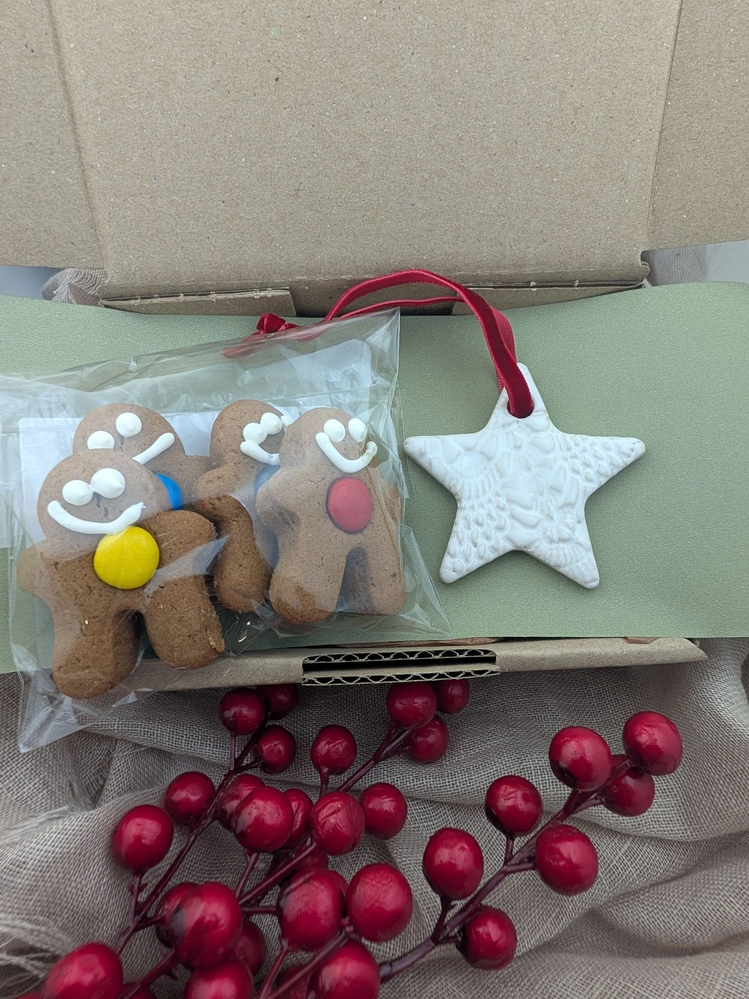 Ceramic-decoration-gingerbread-gift-box (14).jpg