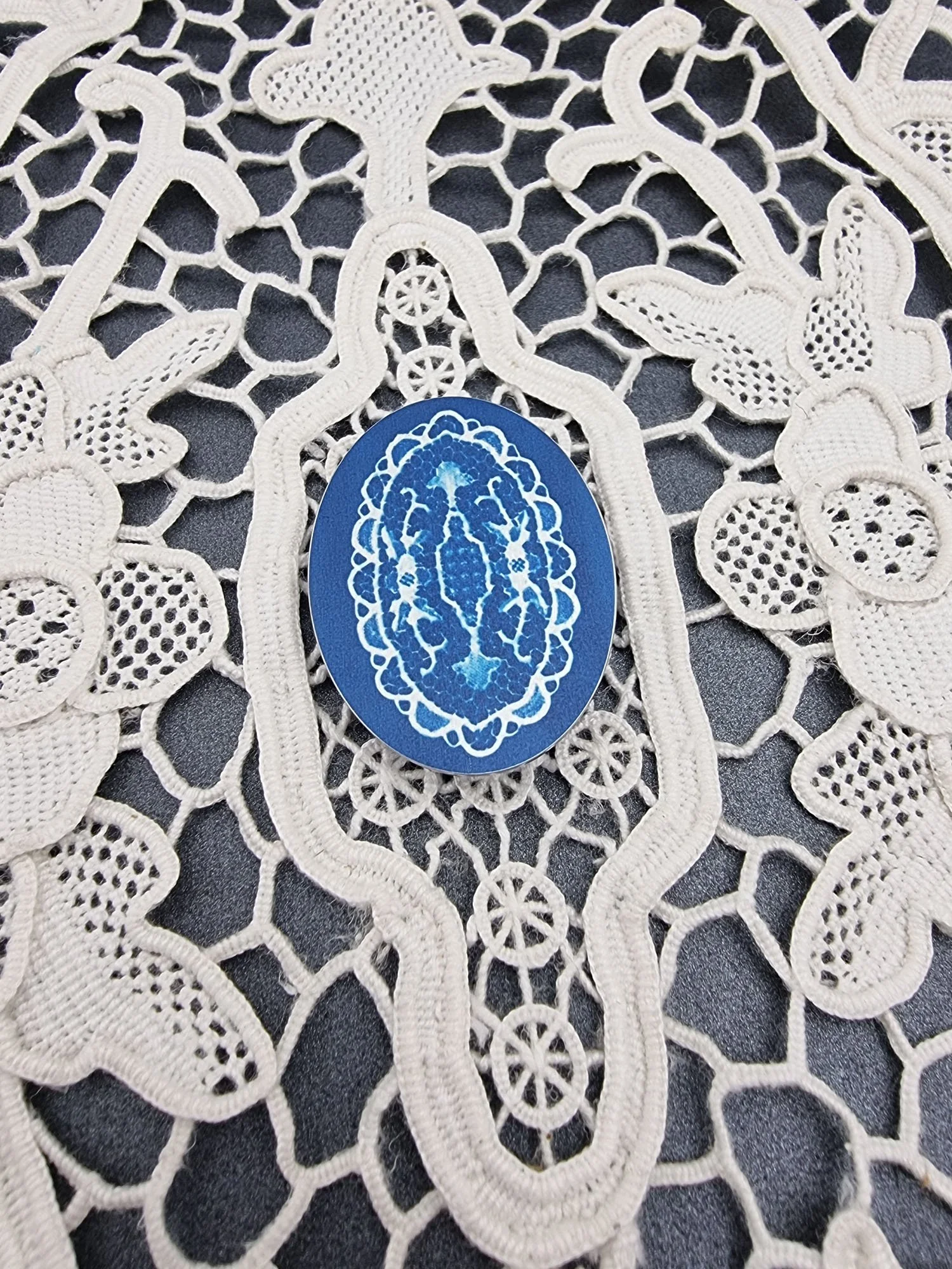 LACEY - Cameo brooch
