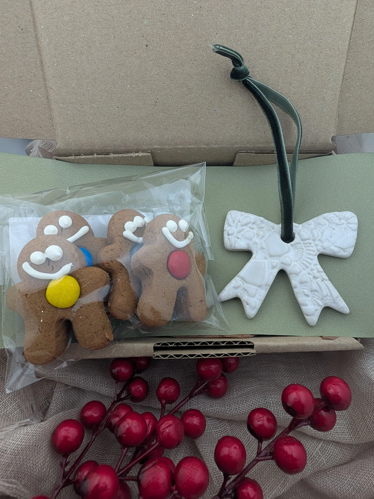 Ceramic-decoration-gingerbread-gift-box (16).jpg
