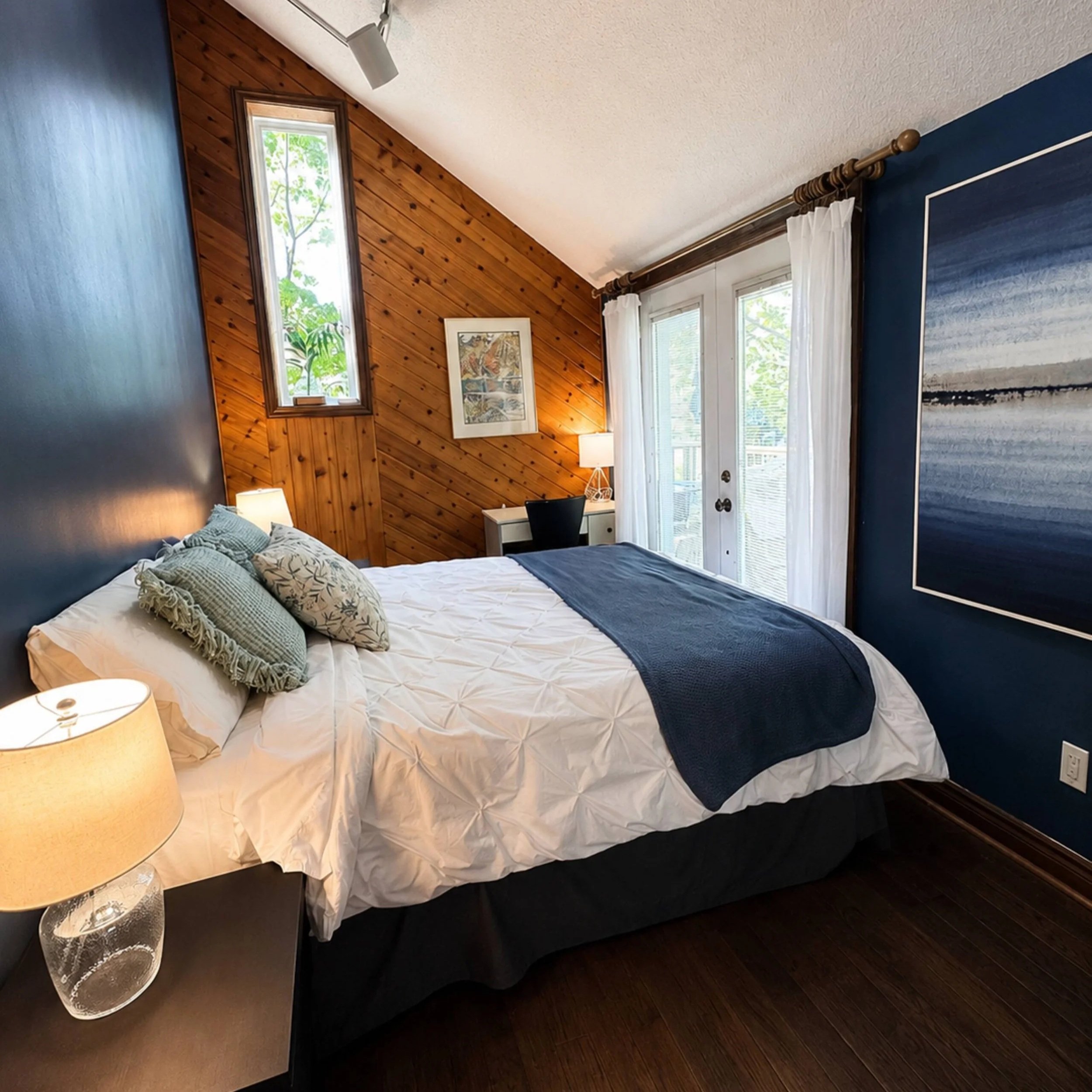  Lakefront accommodation