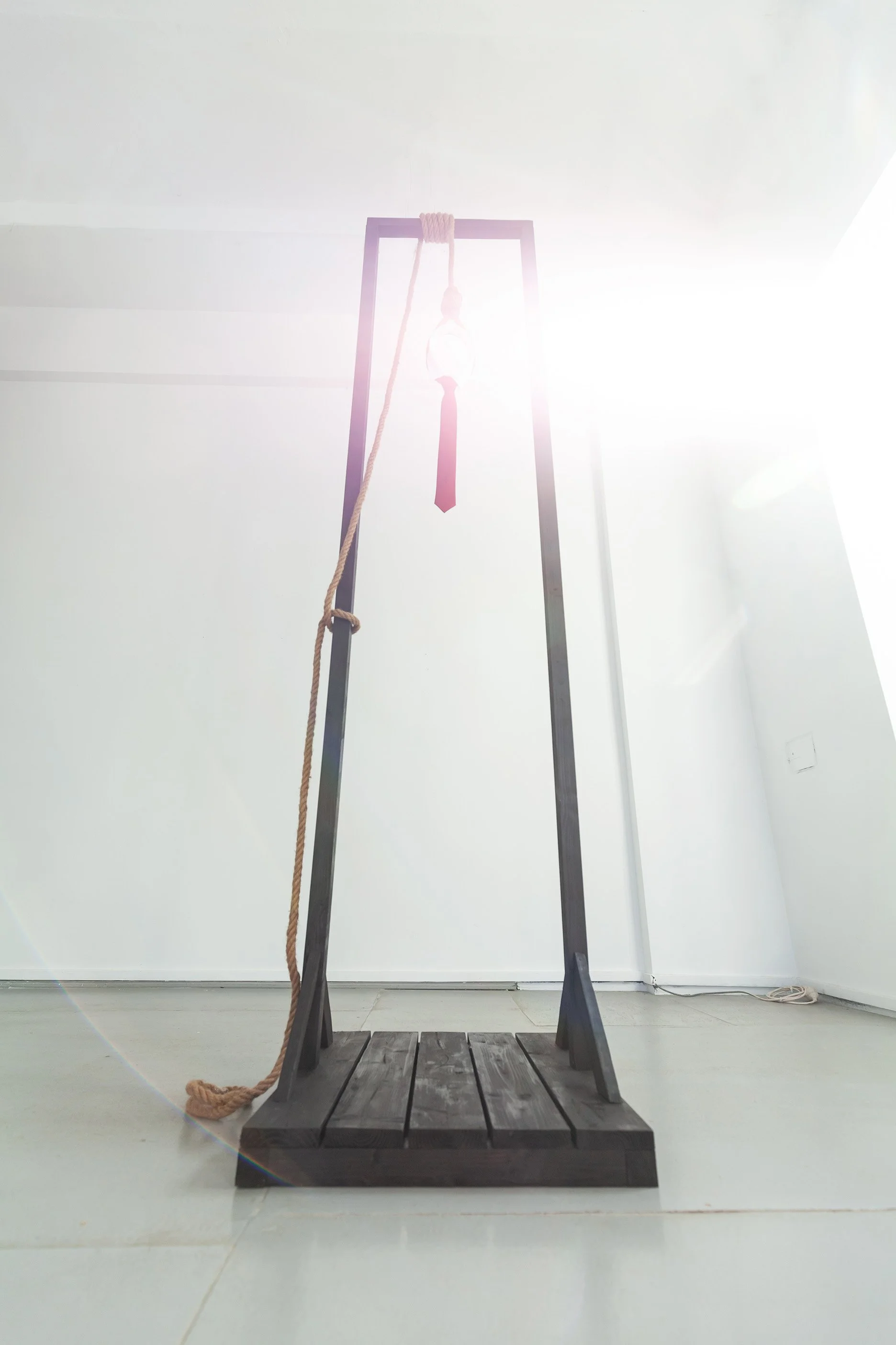 On top of the world
2026
wood, textile
260 x 60 x 70 cm