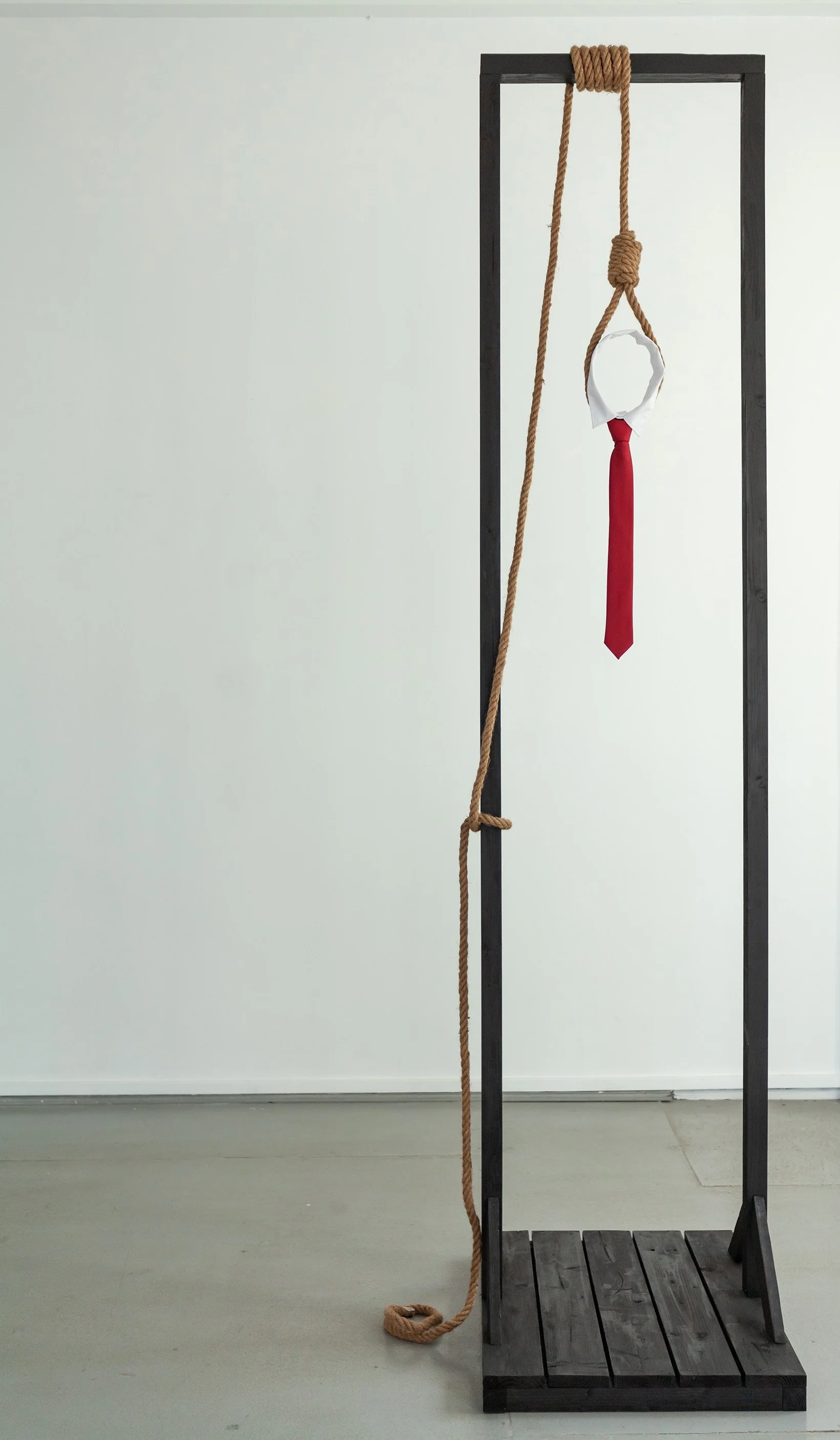 On top of the world
2026
wood, textile
260 x 60 x 70 cm